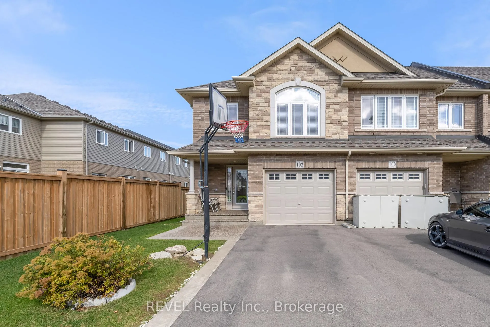 Front of 102 Cittadella Boulevard