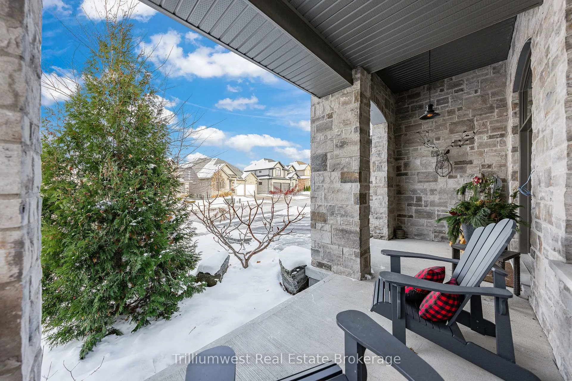 Photo 3 of 45 Zaduk Place, Guelph, Kortright East — HOMEH