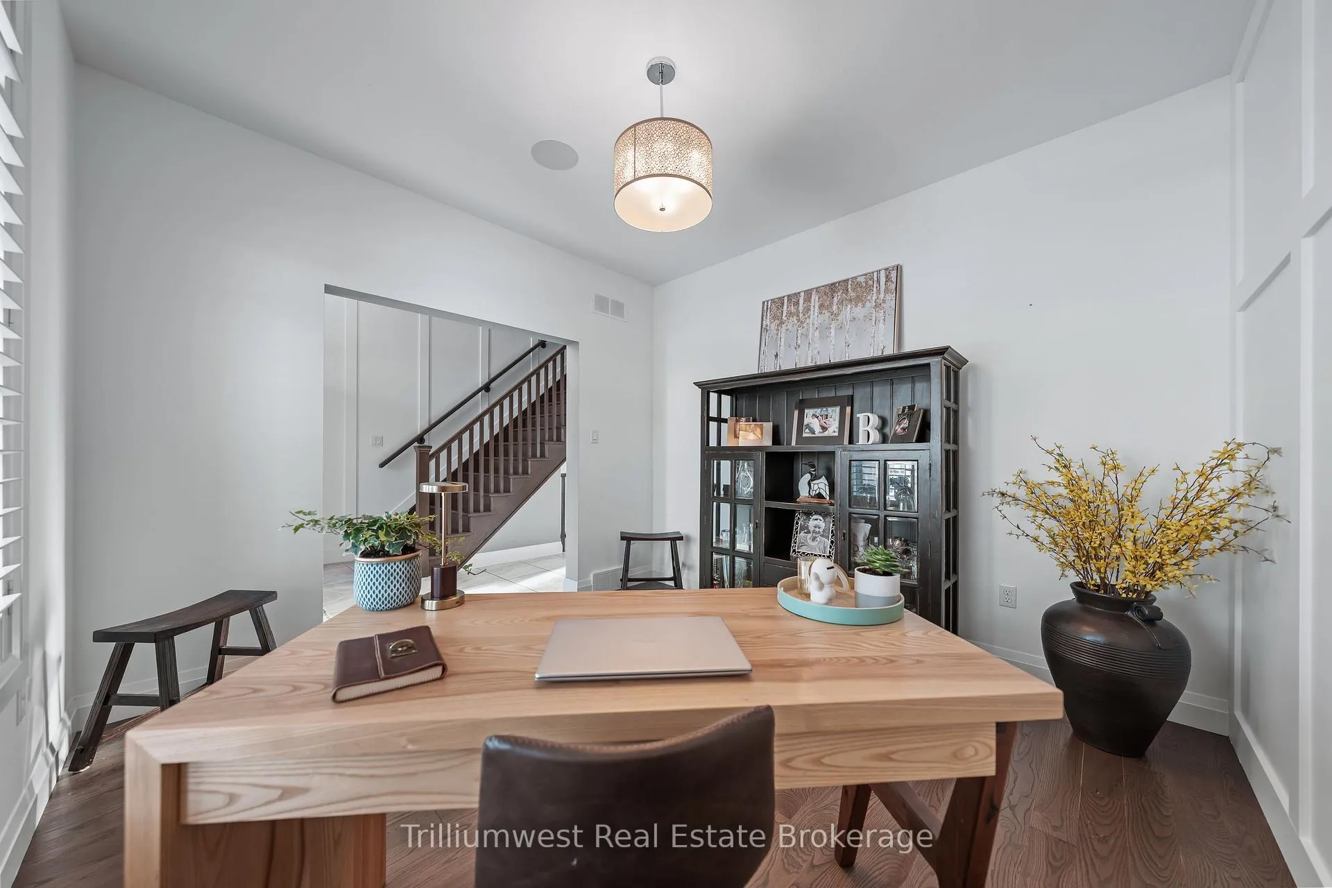 Photo 5 of 45 Zaduk Place, Guelph, Kortright East — HOMEH