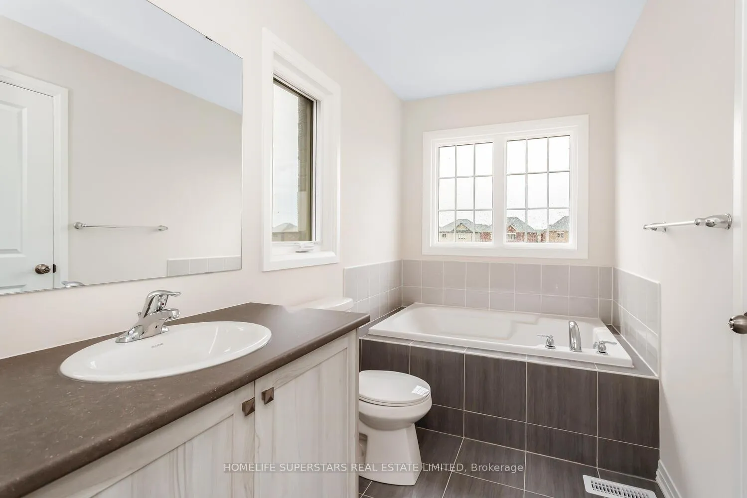 Photo 16 of 1118 Trudeau Drive, Milton, Bowes — HOMEH