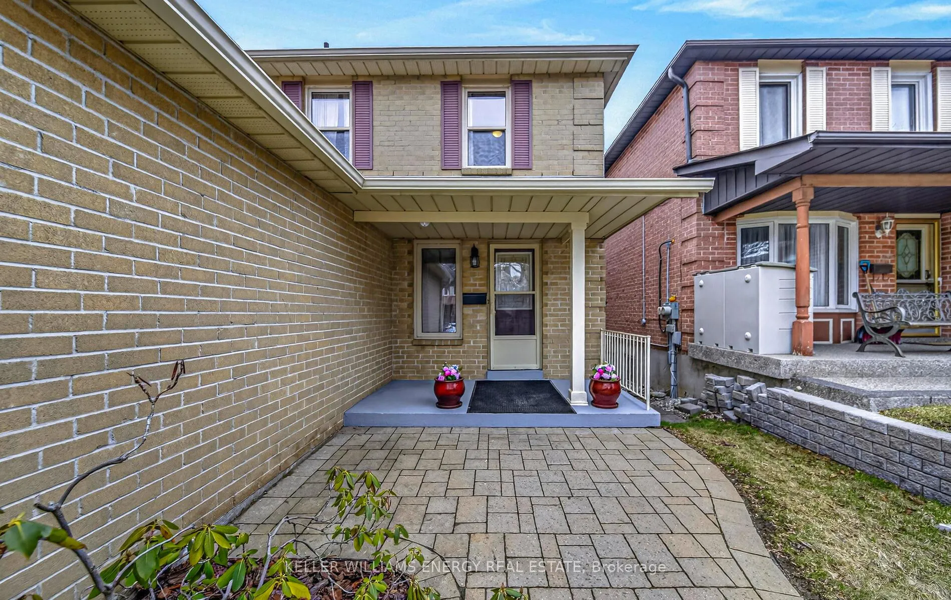 Photo 3 of 10 Ducatel Crescent, Ajax, Central — HOMEH