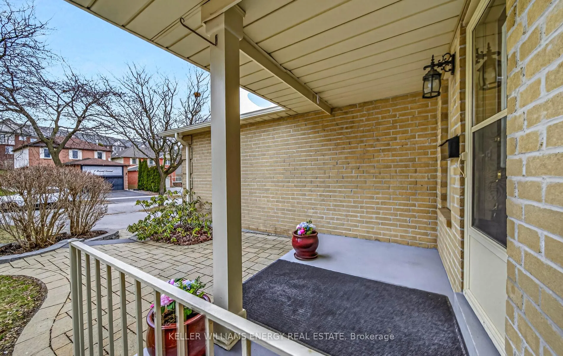 Photo 4 of 10 Ducatel Crescent, Ajax, Central — HOMEH