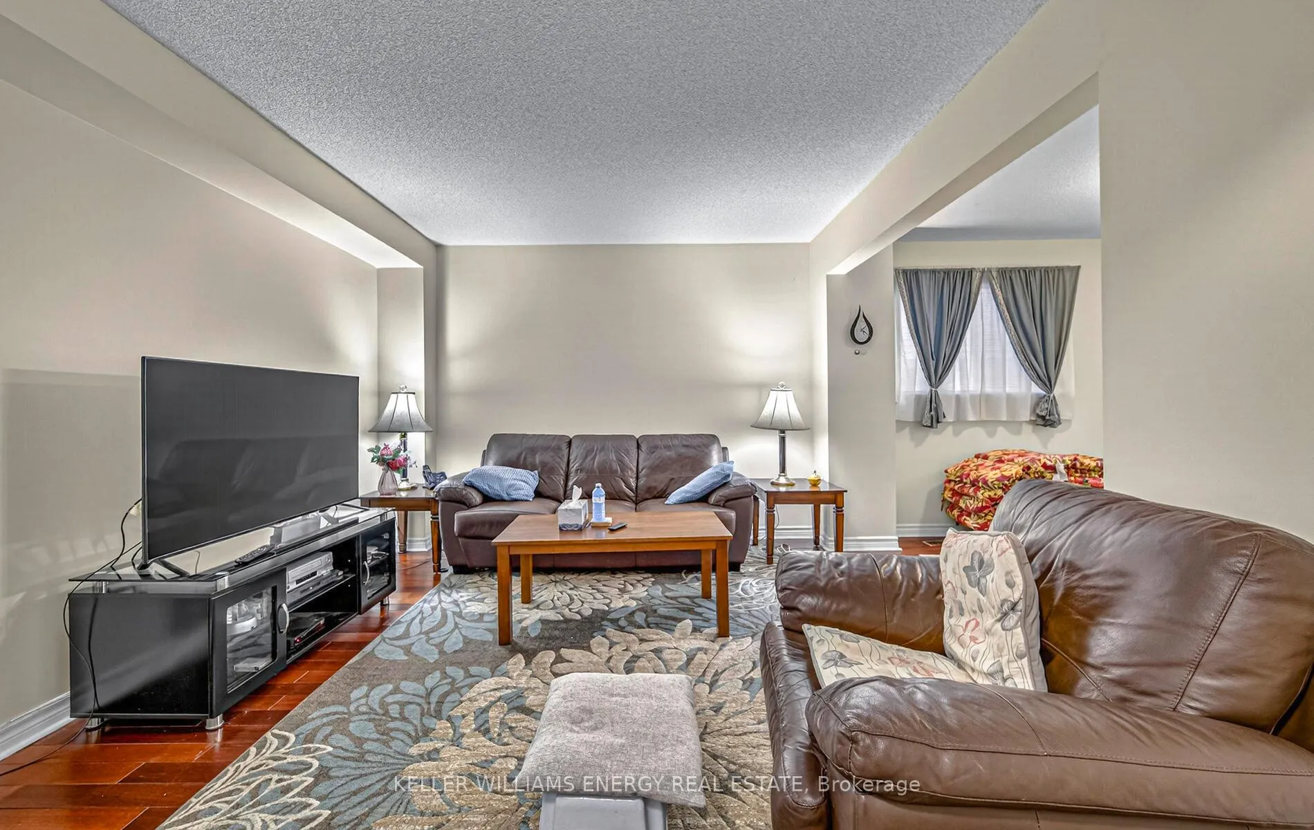 Photo 13 of 10 Ducatel Crescent, Ajax, Central — HOMEH