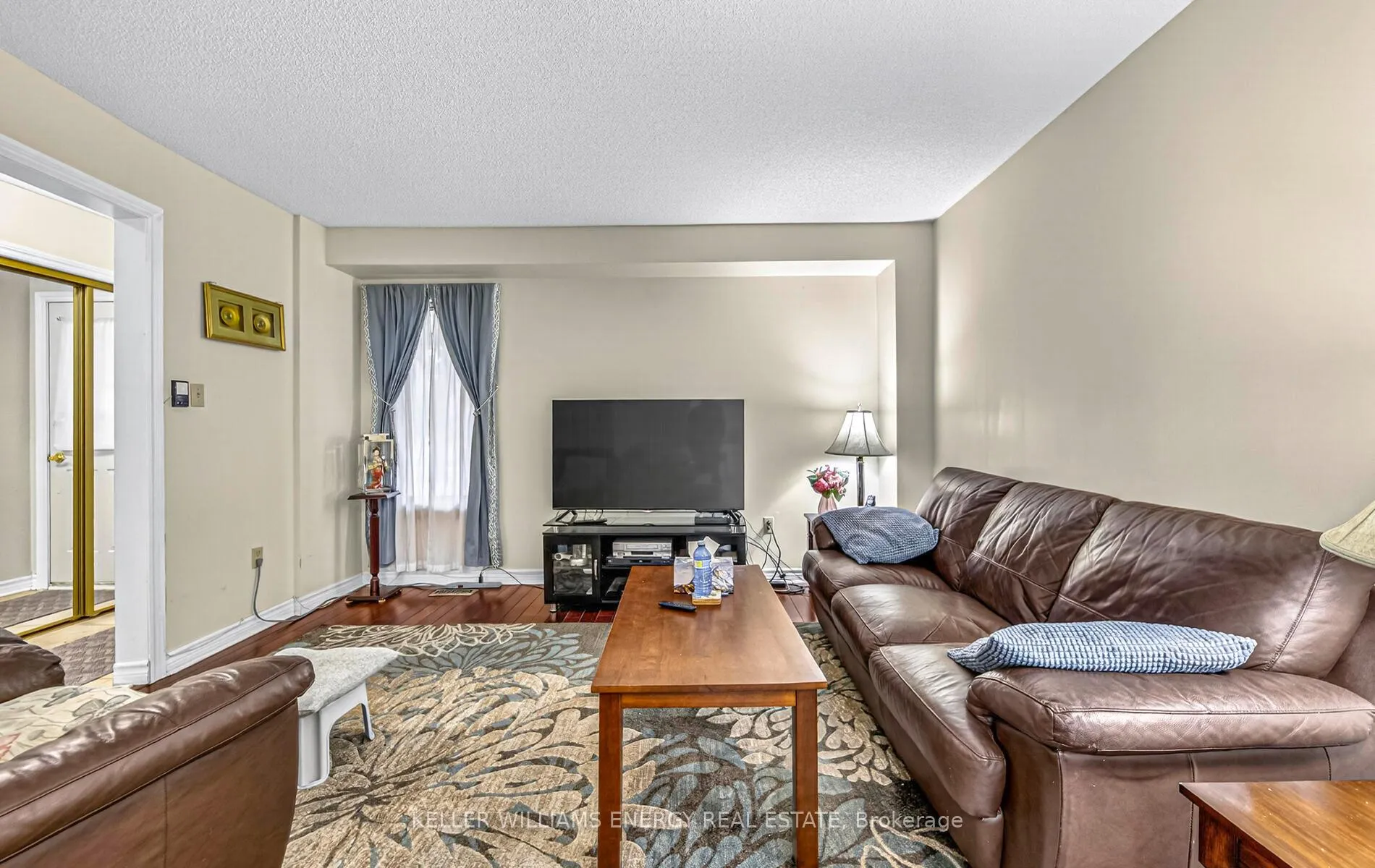 Photo 15 of 10 Ducatel Crescent, Ajax, Central — HOMEH