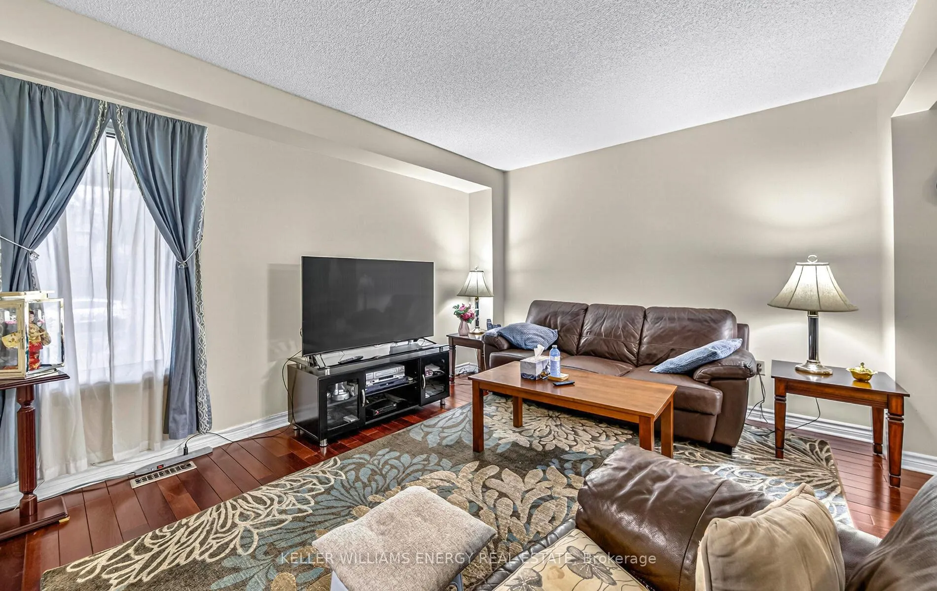 Photo 16 of 10 Ducatel Crescent, Ajax, Central — HOMEH