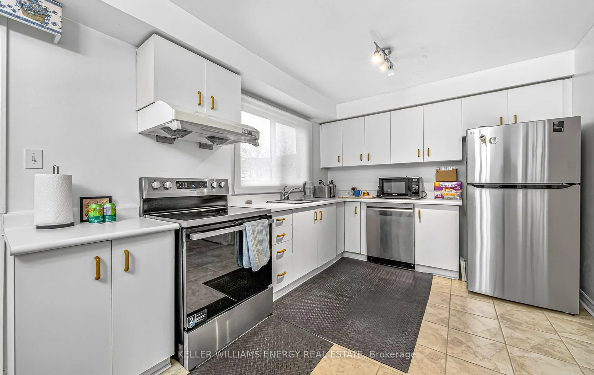 Photo 21 of 10 Ducatel Crescent, Ajax, Central — HOMEH