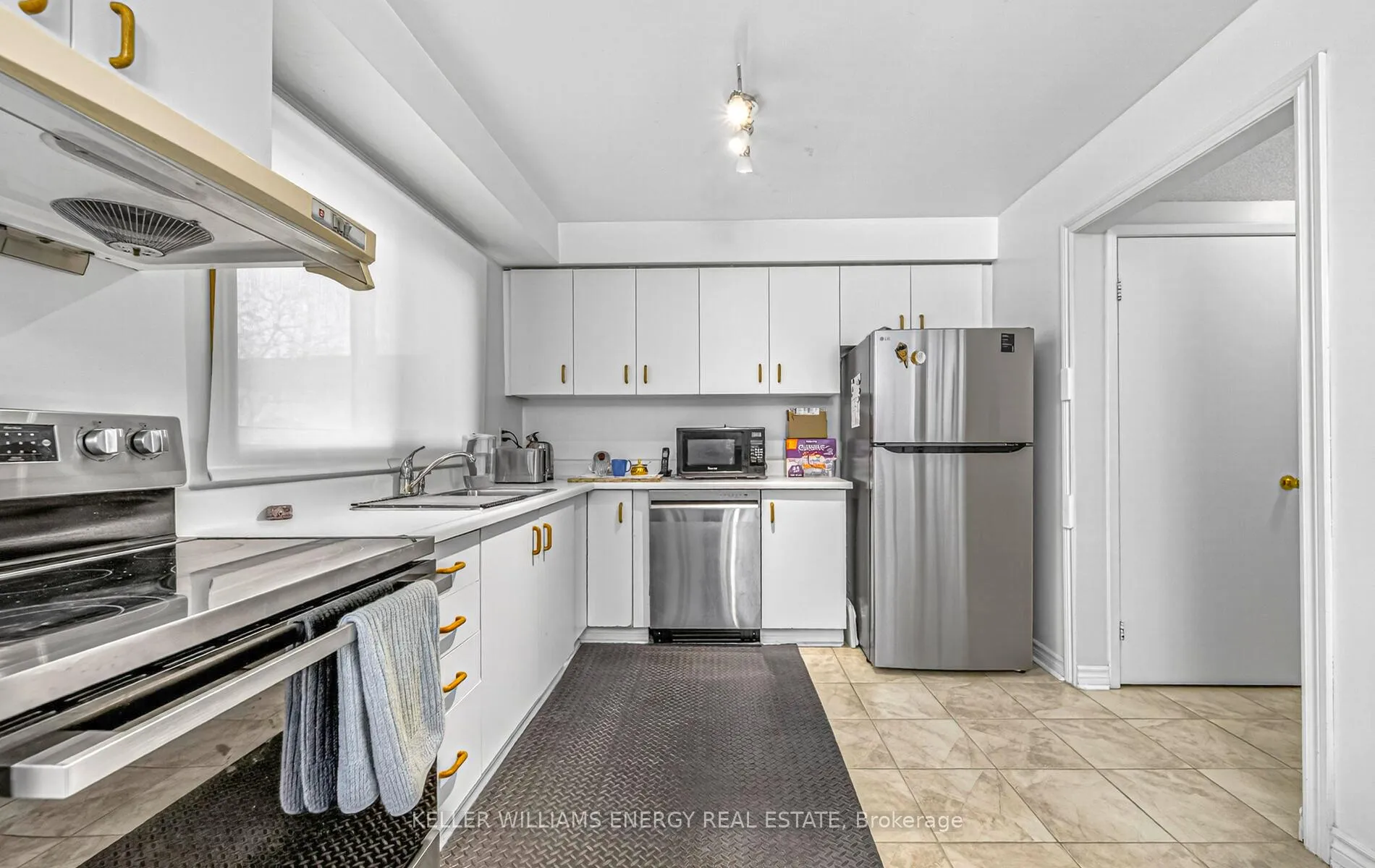 Photo 22 of 10 Ducatel Crescent, Ajax, Central — HOMEH