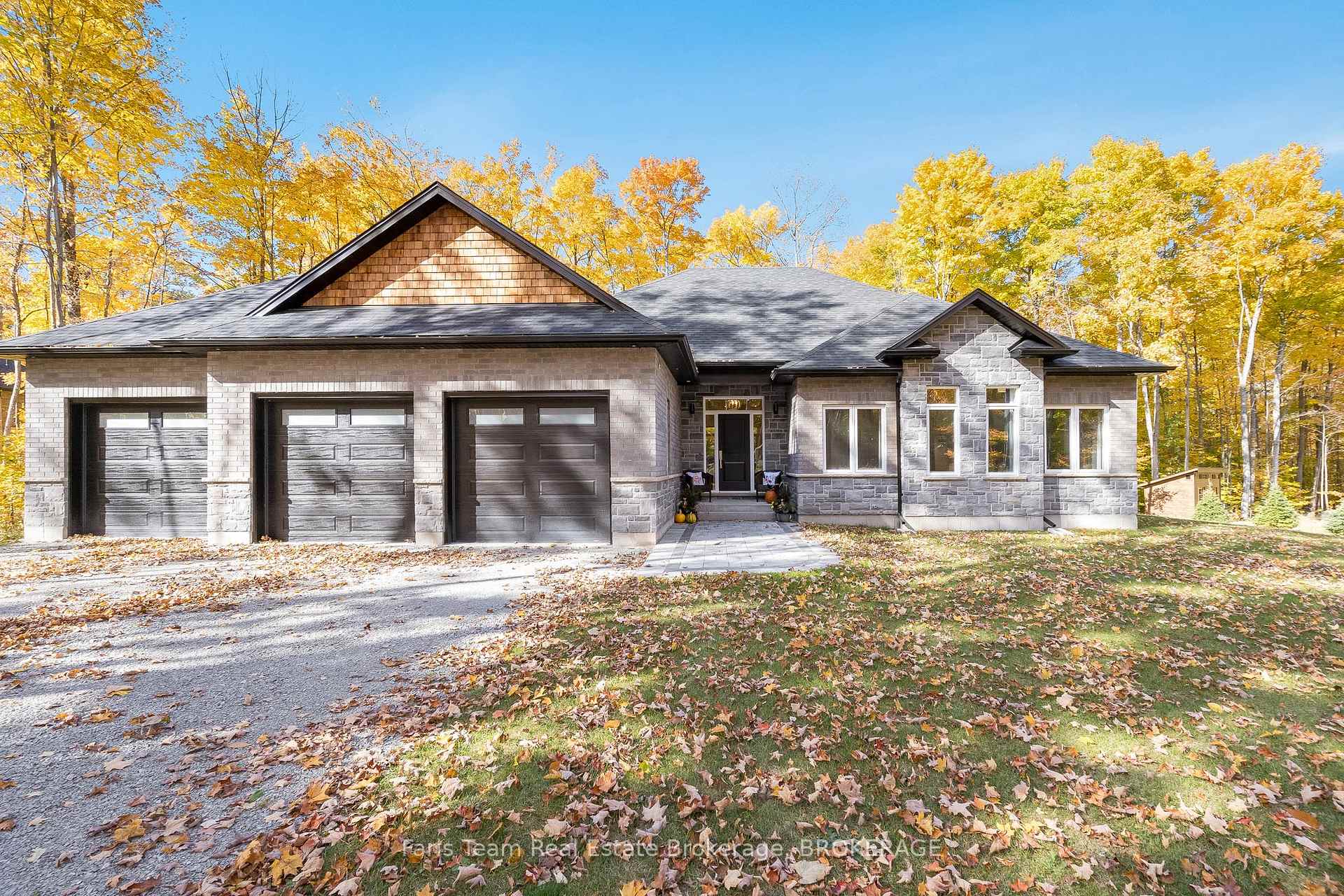 Photo 3 of 14 Glenn Howard Court, Tiny, Rural Tiny — HOMEH