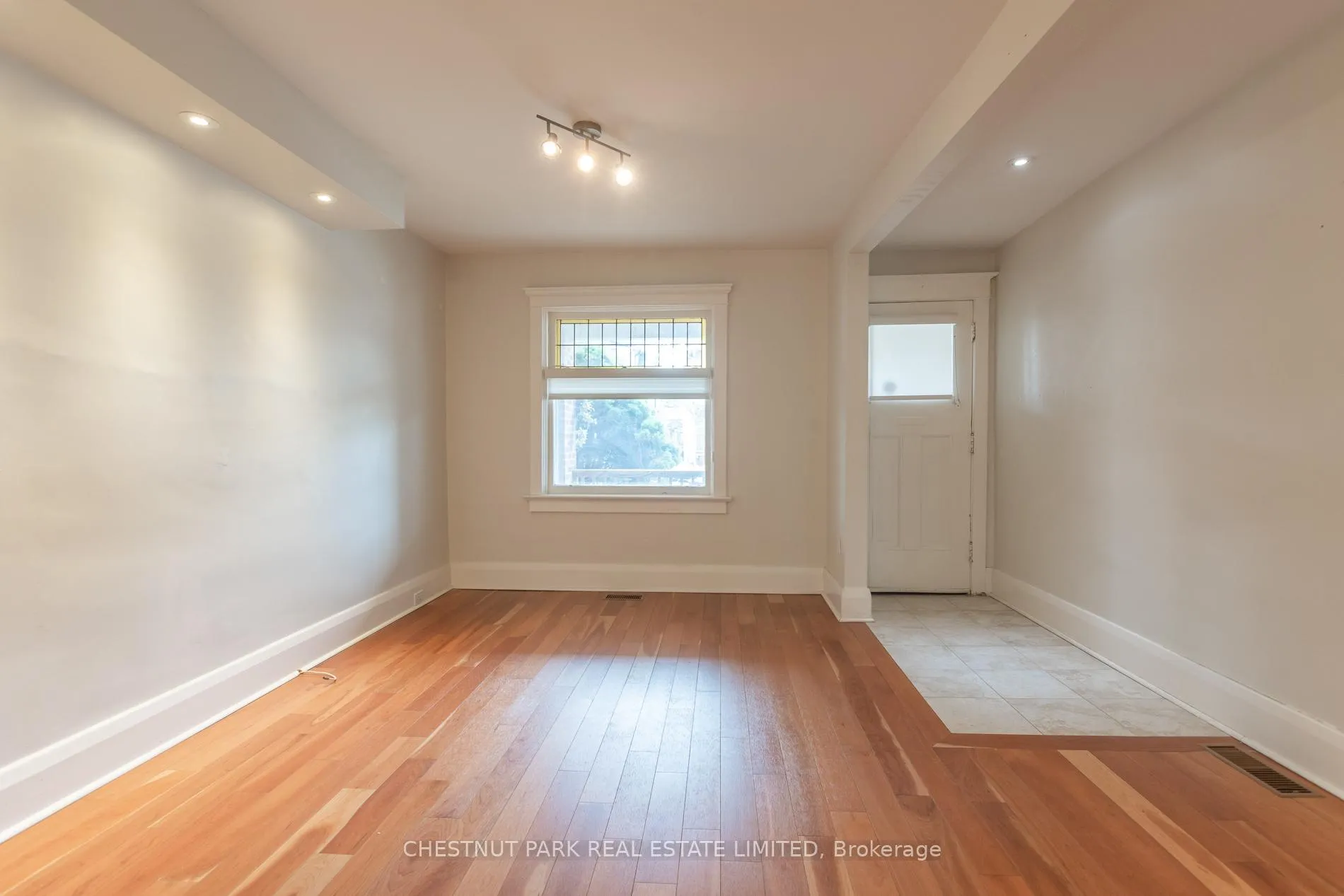 Photo 5 of 9 Forsyth Road, Toronto, Mount Pleasant East — HOMEH