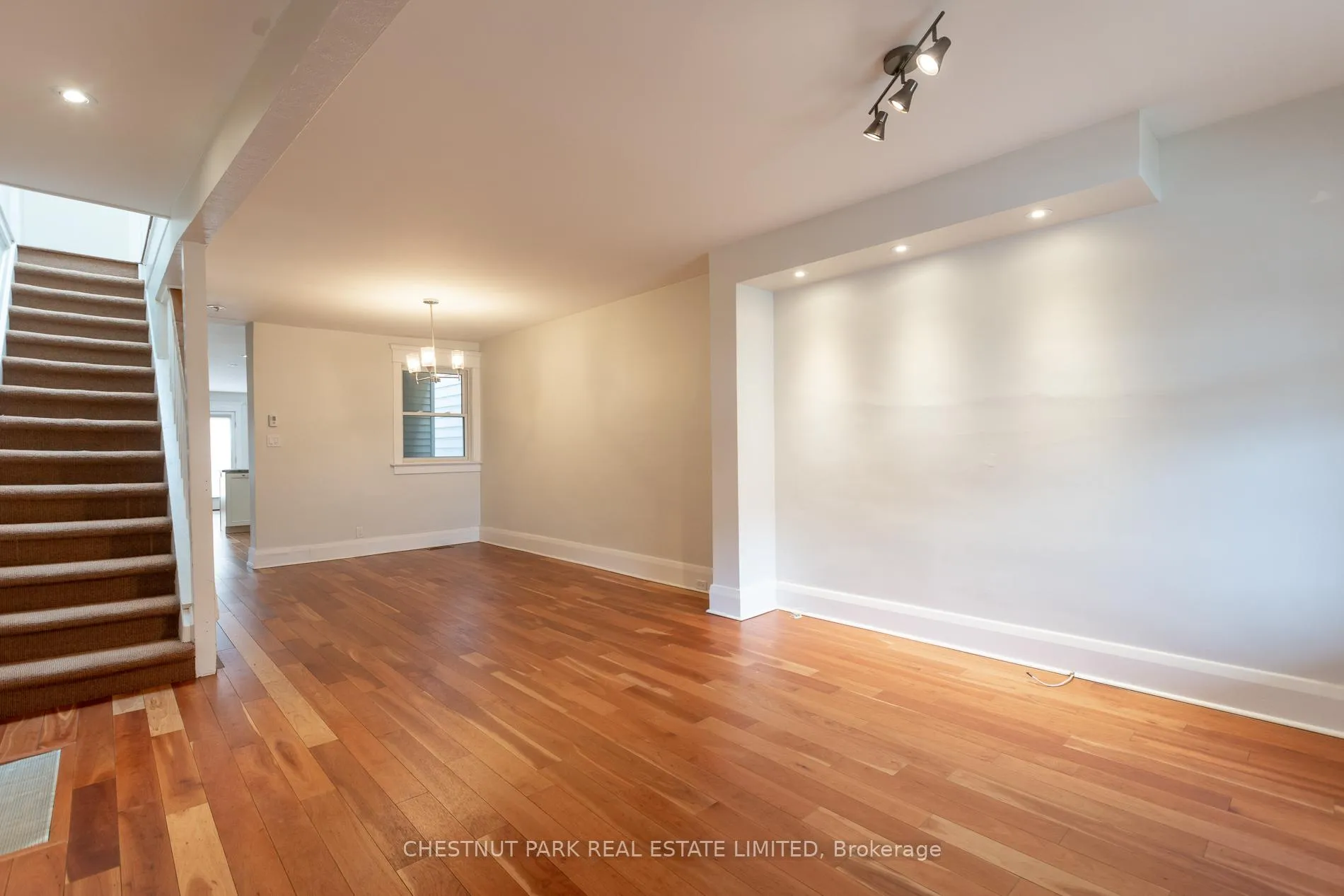 Photo 8 of 9 Forsyth Road, Toronto, Mount Pleasant East — HOMEH