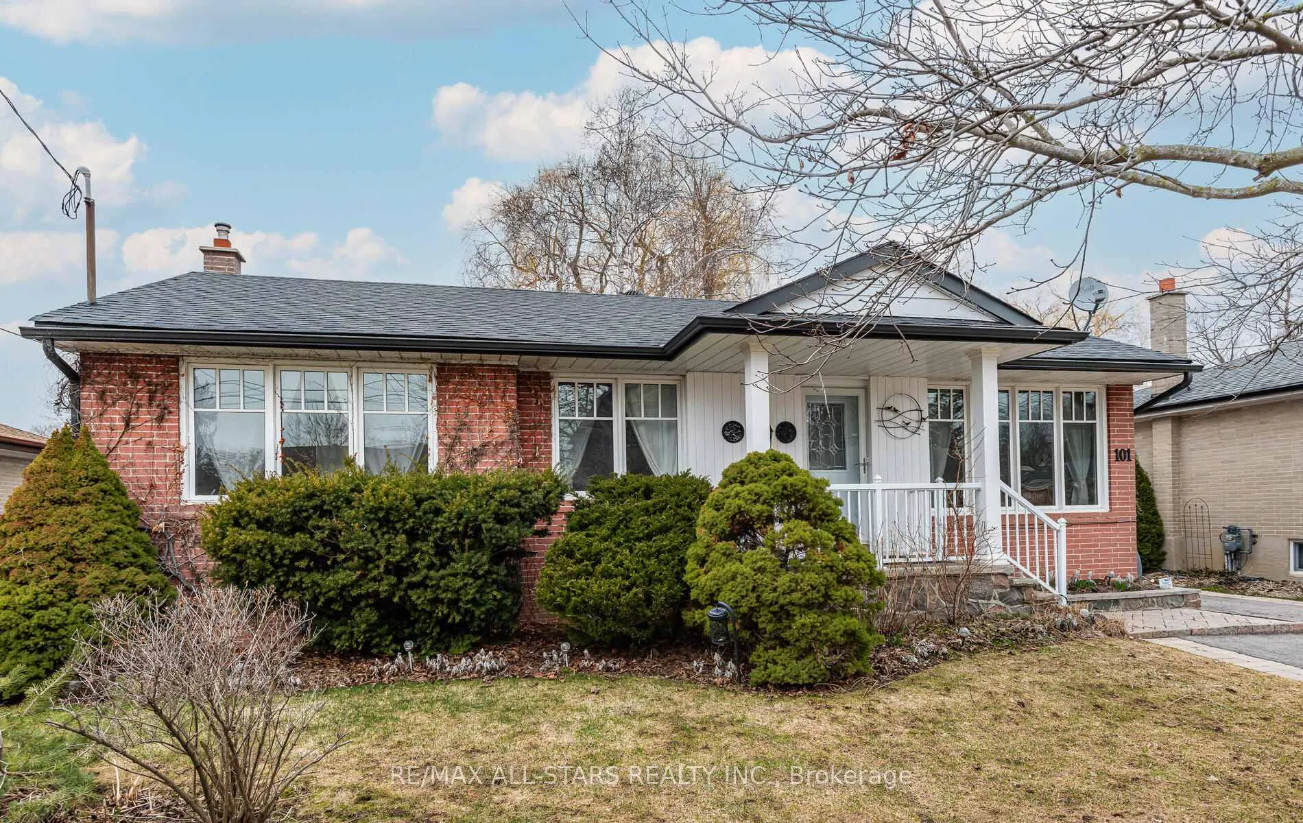 Front of 101 Hawthorn Avenue