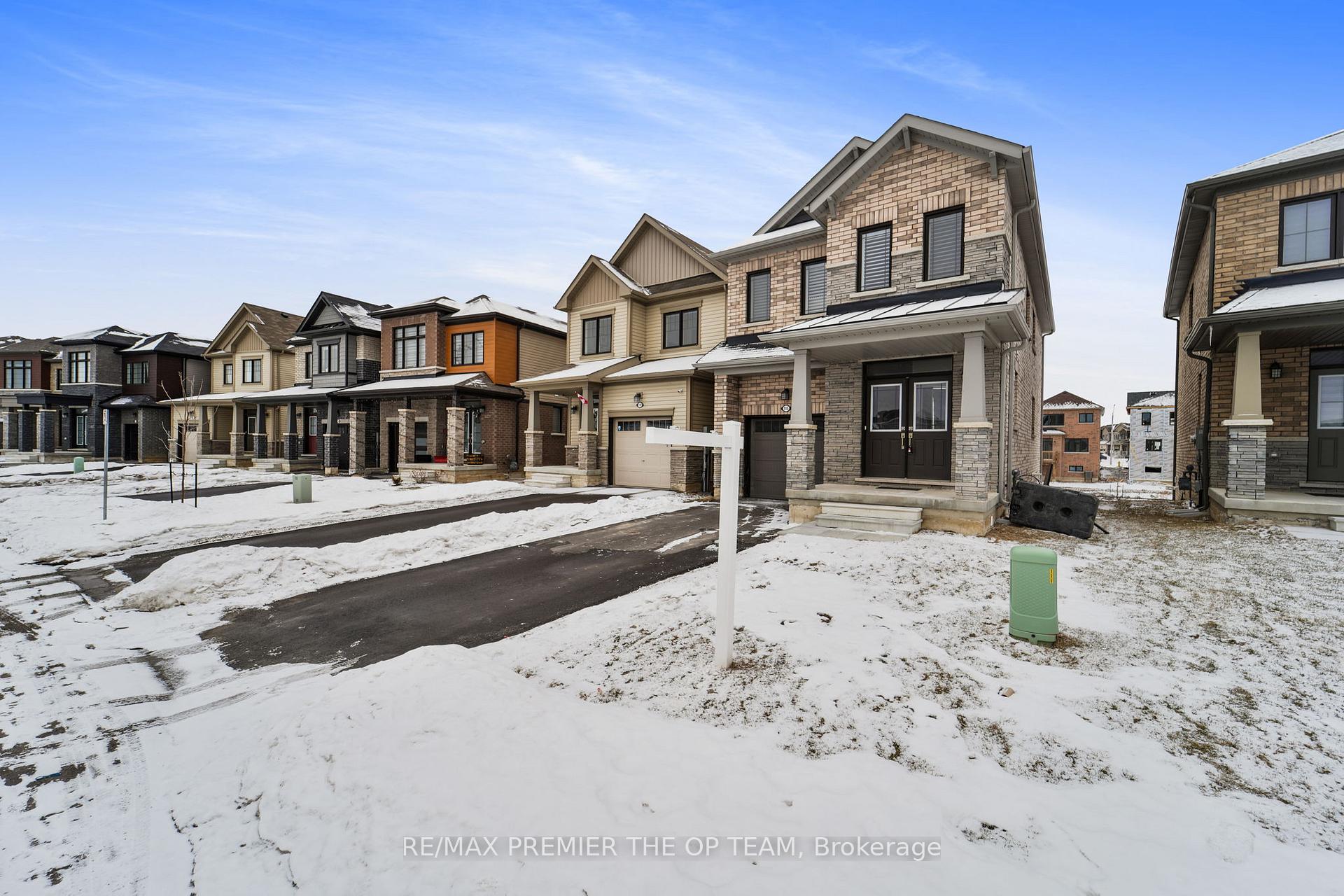 Photo 3 of 115 Vanilla Trail, Thorold, Rolling Meadows — HOMEH