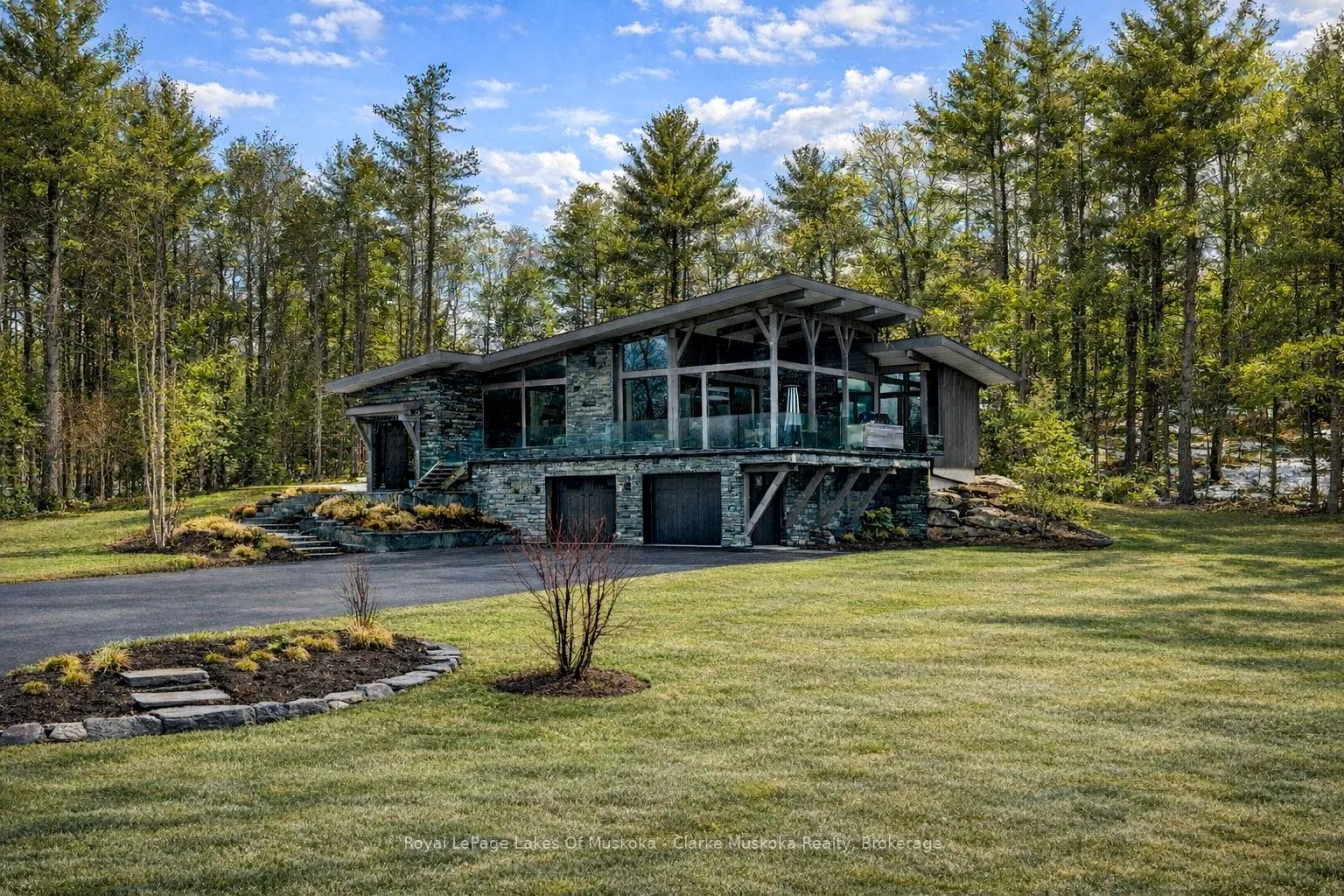 Photo 3 of 1210 Falkenburg Road, Bracebridge, Monck (Bracebridge) — HOMEH