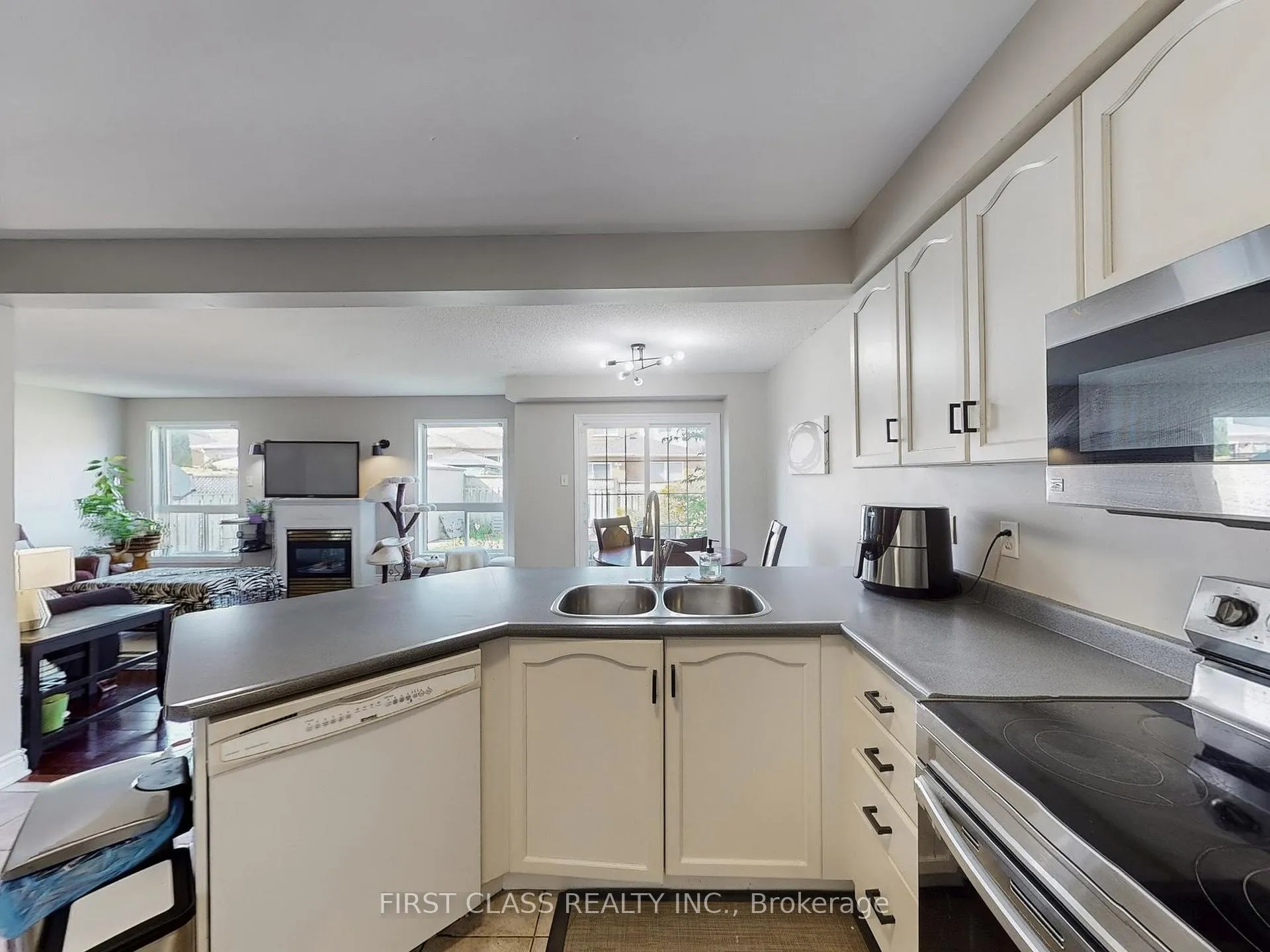 Photo 8 of 73 Porchlight Road, Brampton, Fletcher's Creek Village — HOMEH