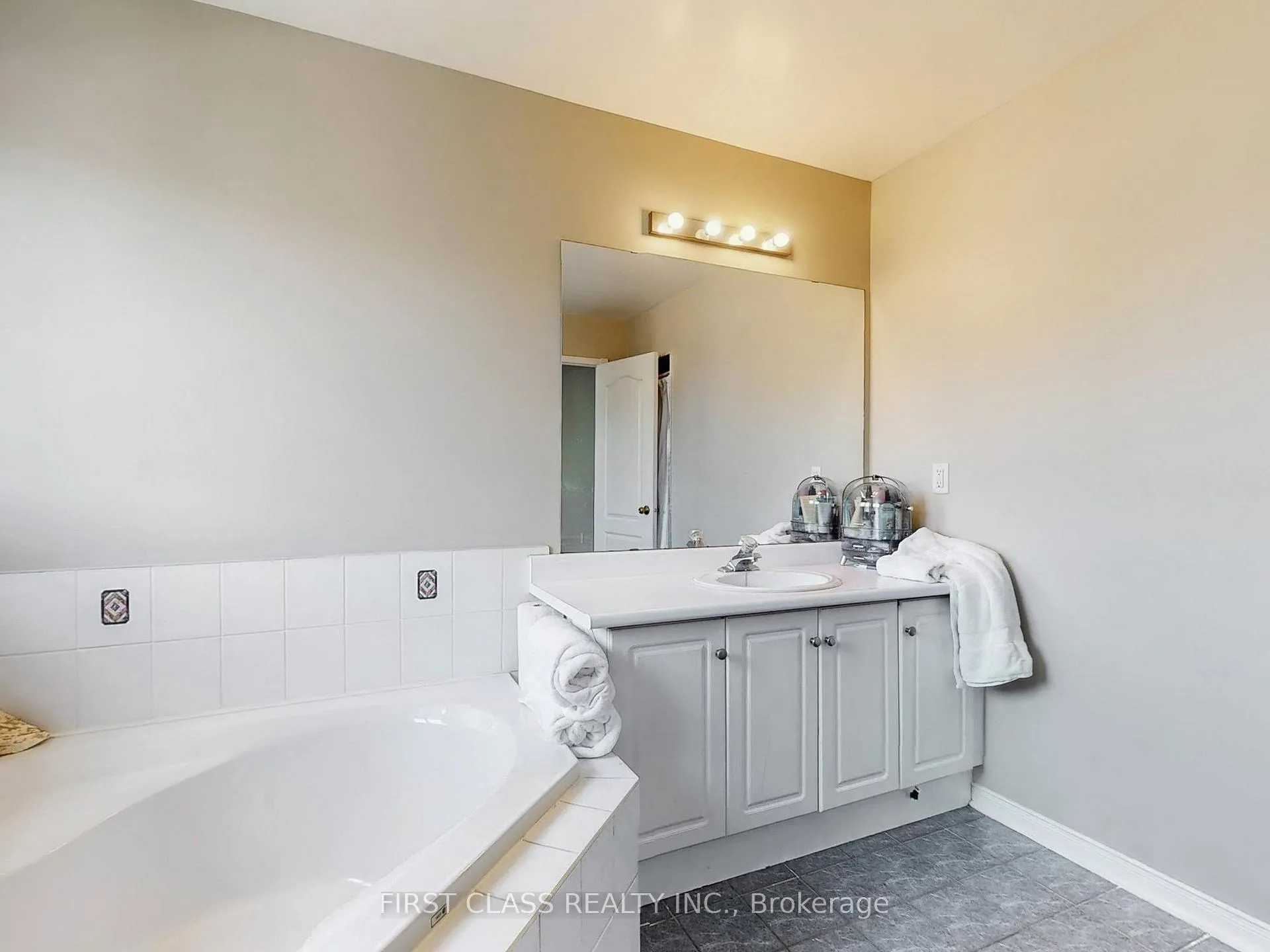 Photo 15 of 73 Porchlight Road, Brampton, Fletcher's Creek Village — HOMEH