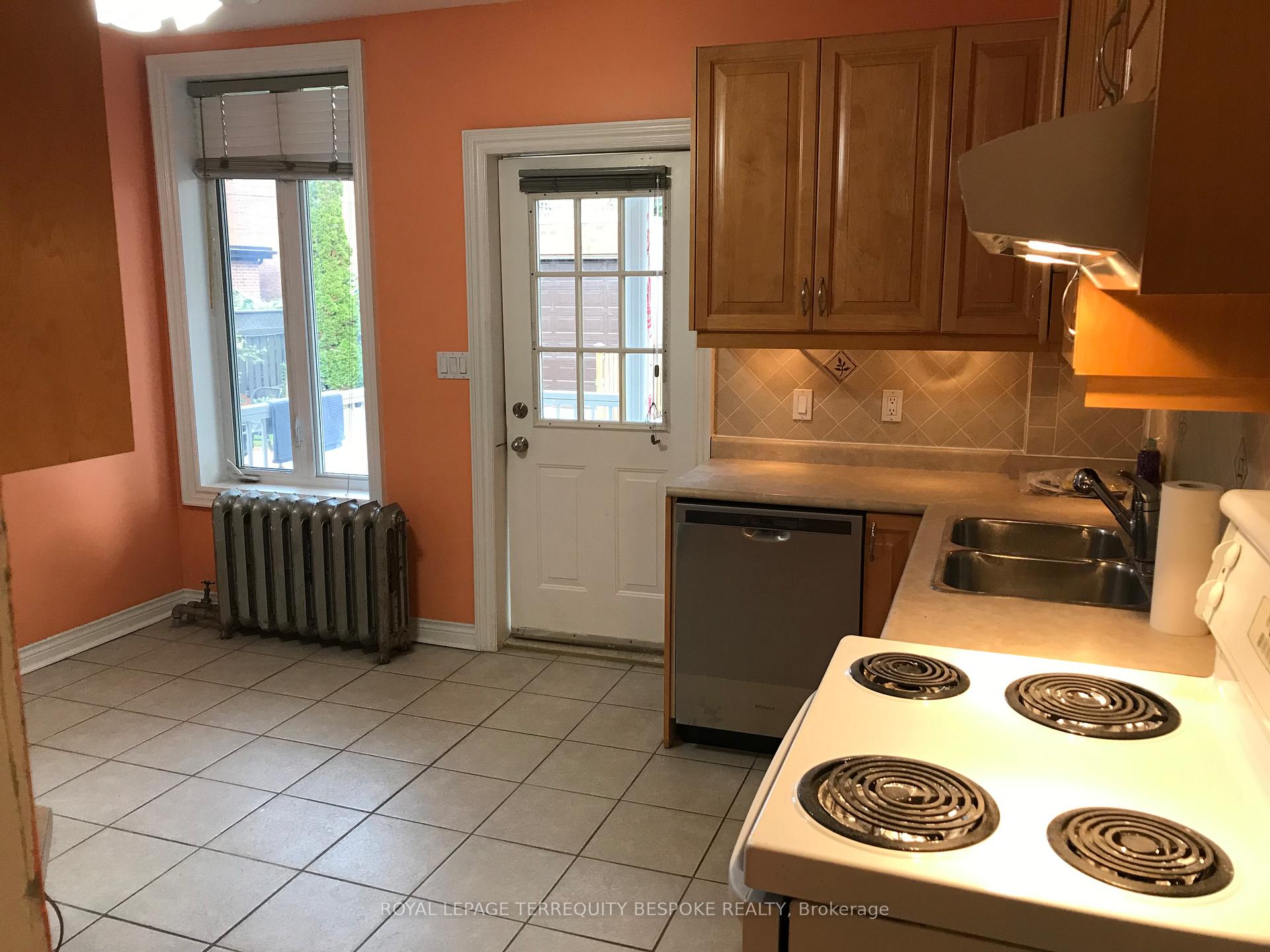 Photo 11 of Unit Main, 9 Concord Avenue, Toronto, Palmerston-Little Italy — HOMEH