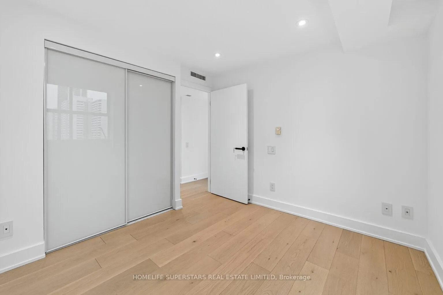 Photo 14 of Unit PH 3, 409 Bloor Street E, Toronto, Rosedale-Moore Park — HOMEH