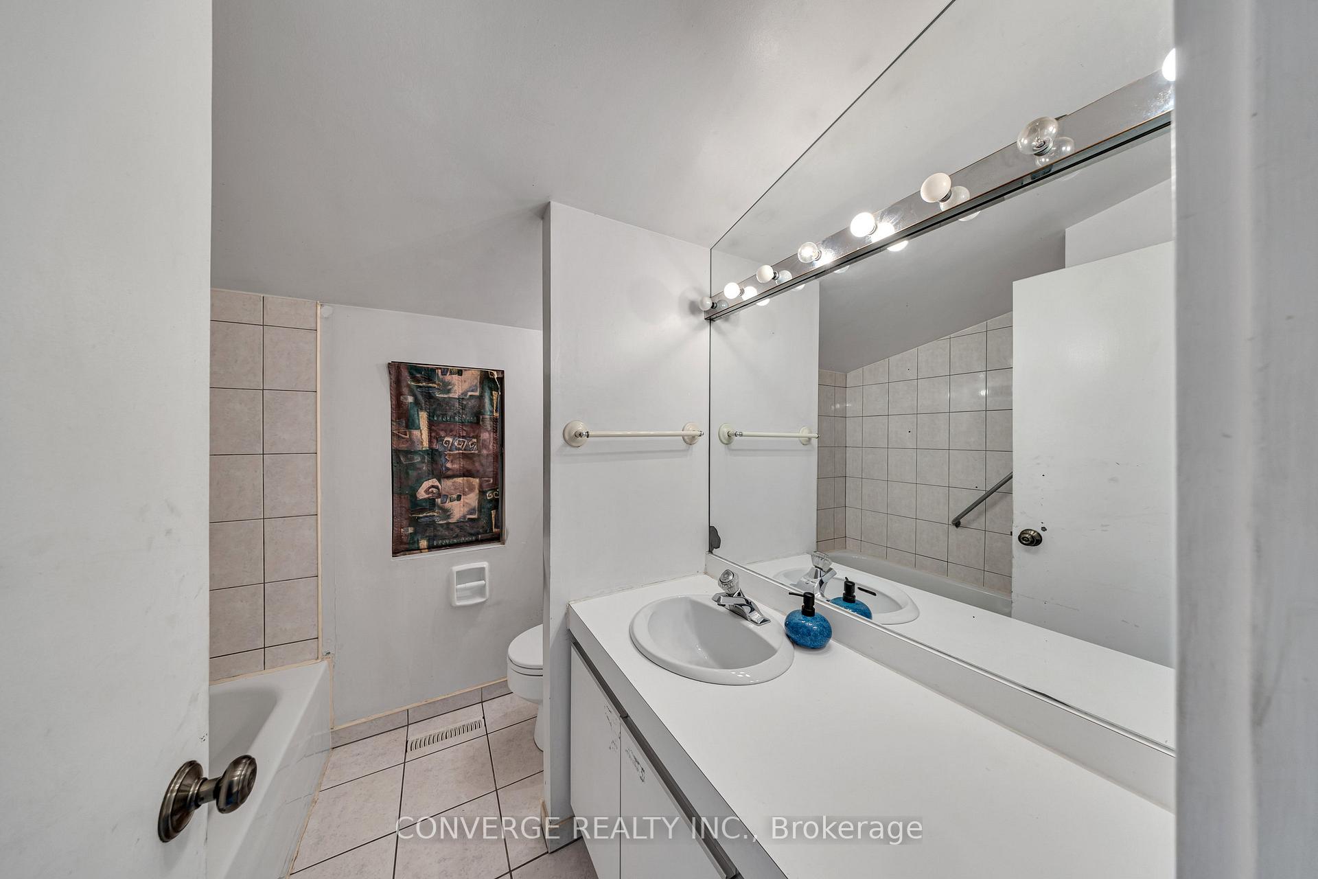 Photo 13 of 41 Brookridge Drive, Scarborough, Bendale — HOMEH
