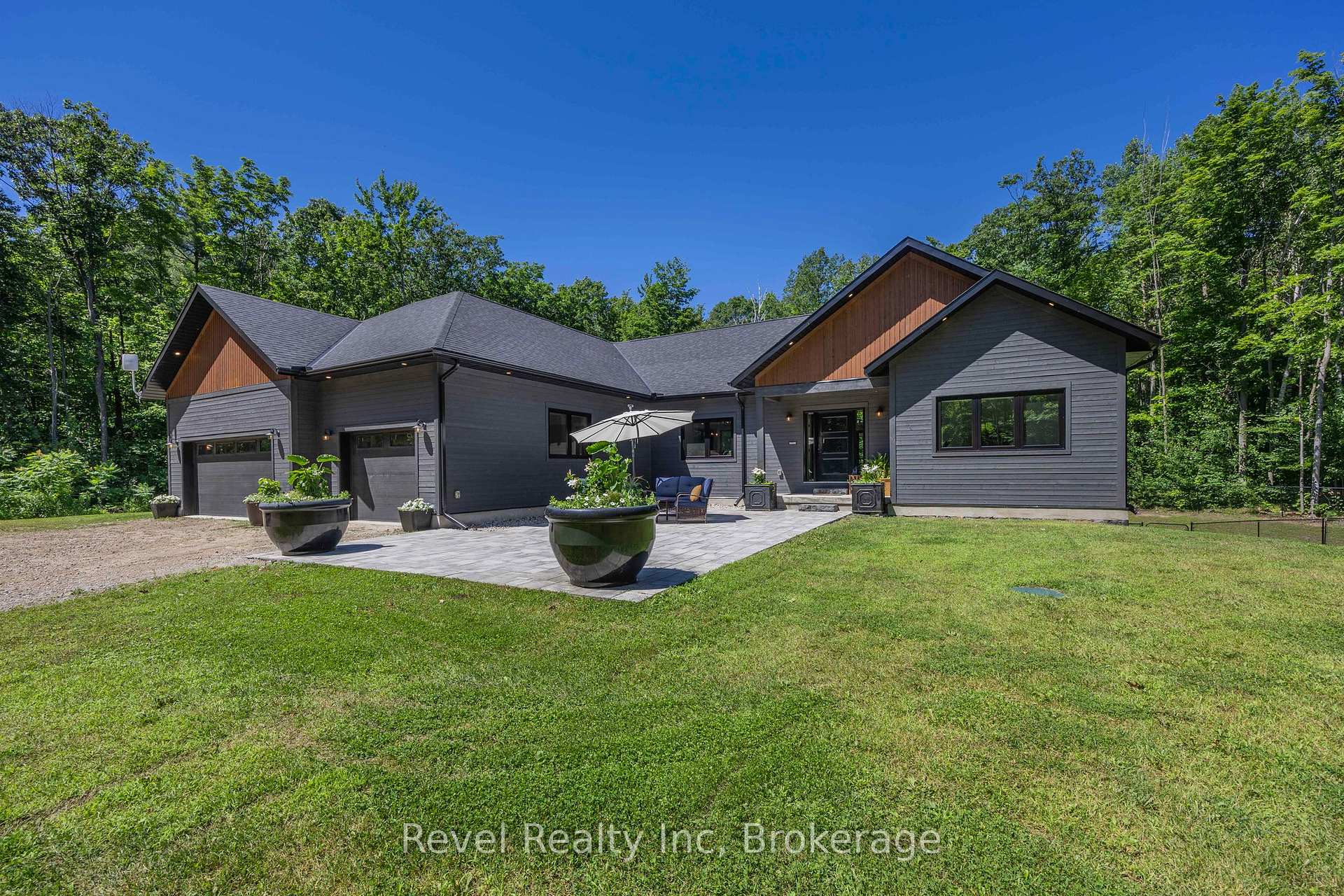 Photo 1 of 704 Rue Lafontaine Road, Tiny, Rural Tiny — HOMEH