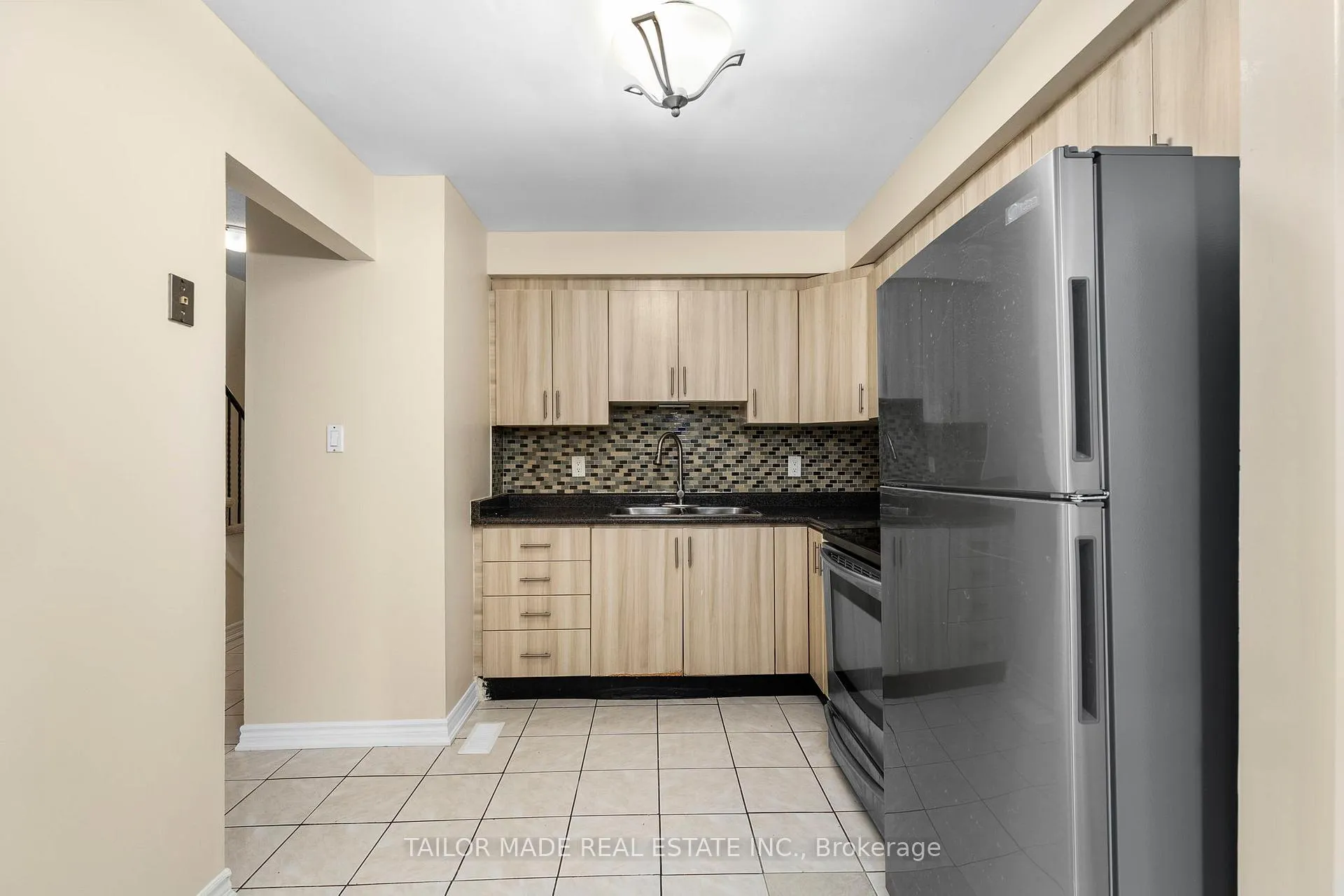 Photo 5 of 38 Collins Crescent, Brampton, Brampton North — HOMEH
