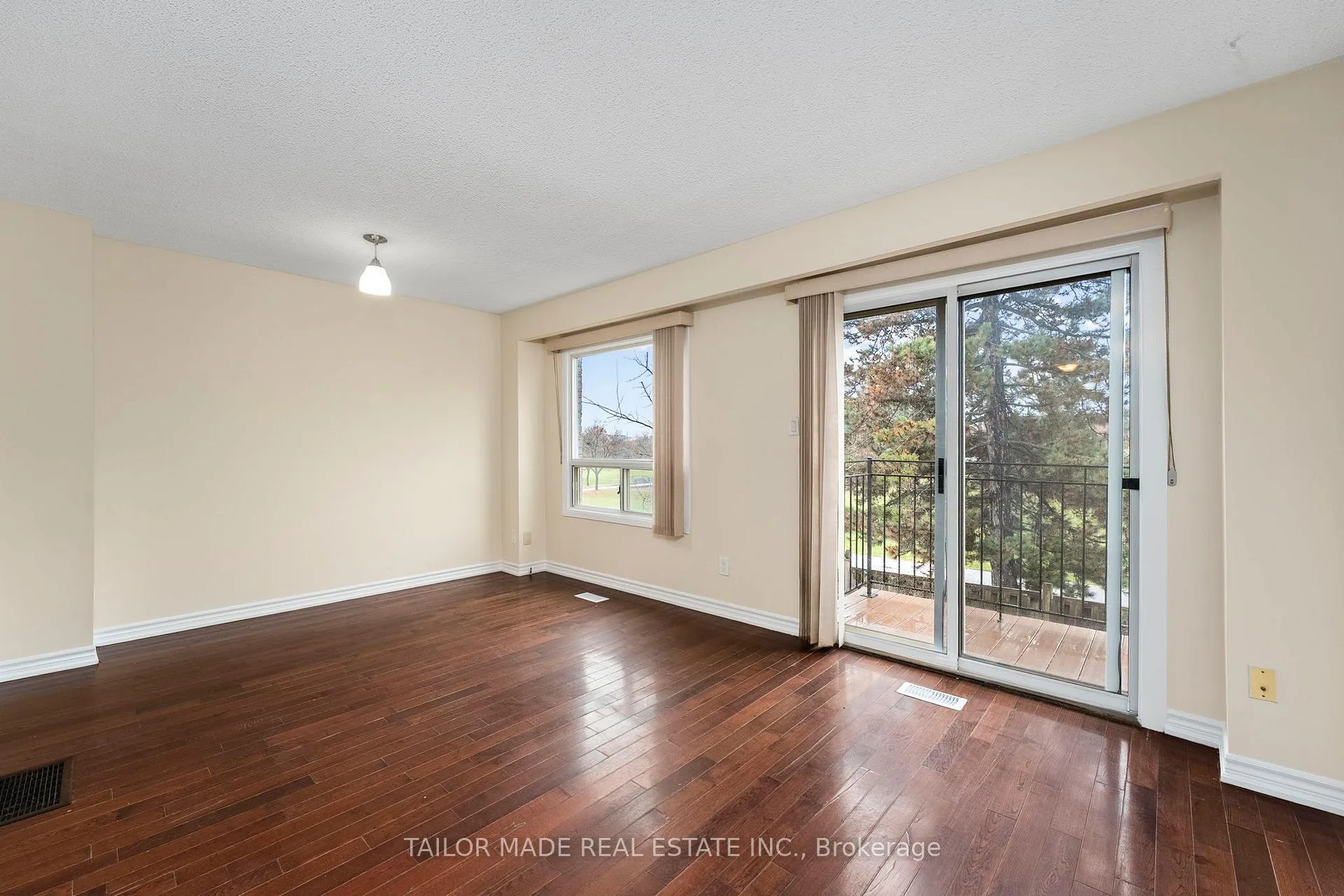 Photo 6 of 38 Collins Crescent, Brampton, Brampton North — HOMEH