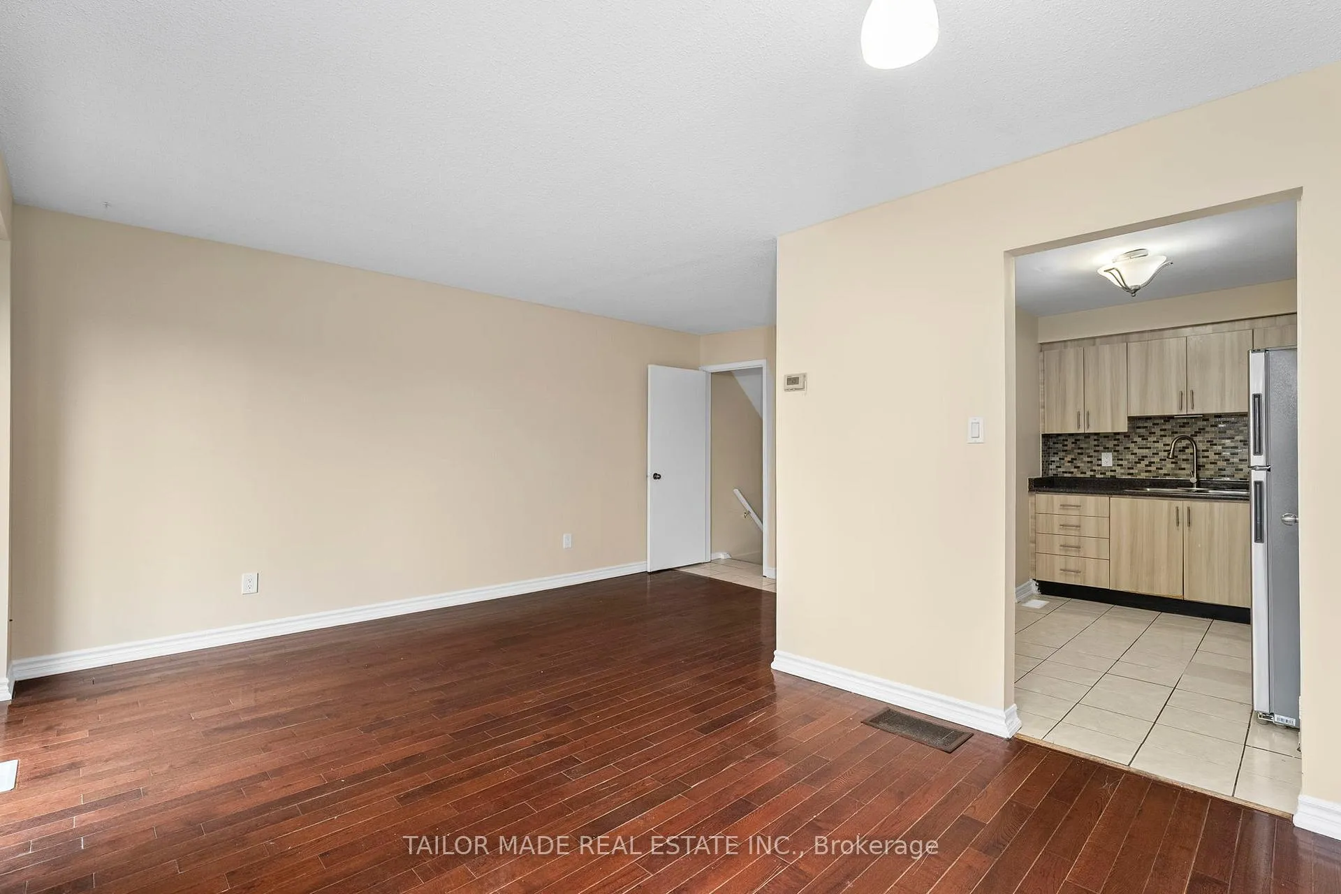 Photo 8 of 38 Collins Crescent, Brampton, Brampton North — HOMEH