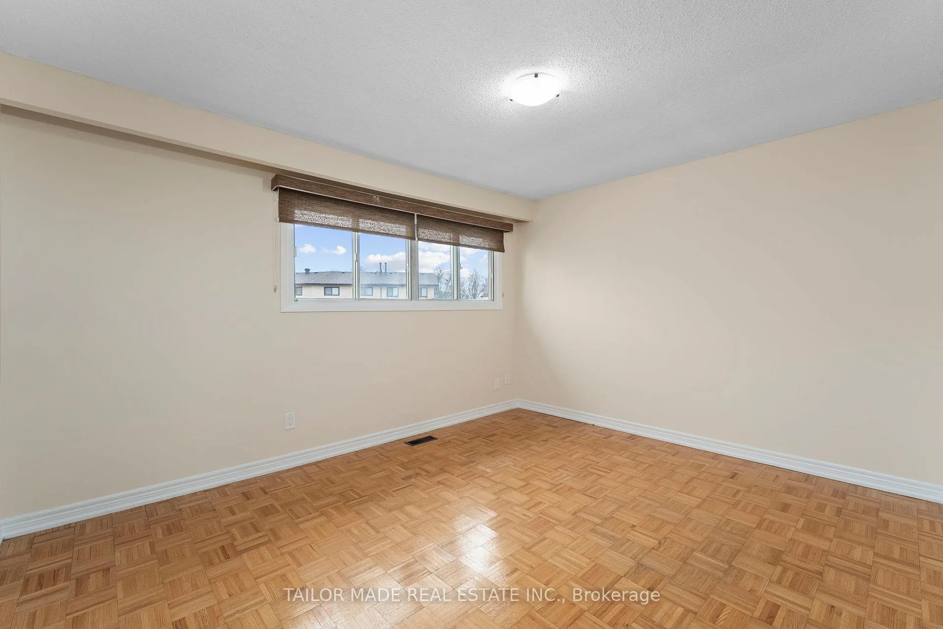 Photo 15 of 38 Collins Crescent, Brampton, Brampton North — HOMEH