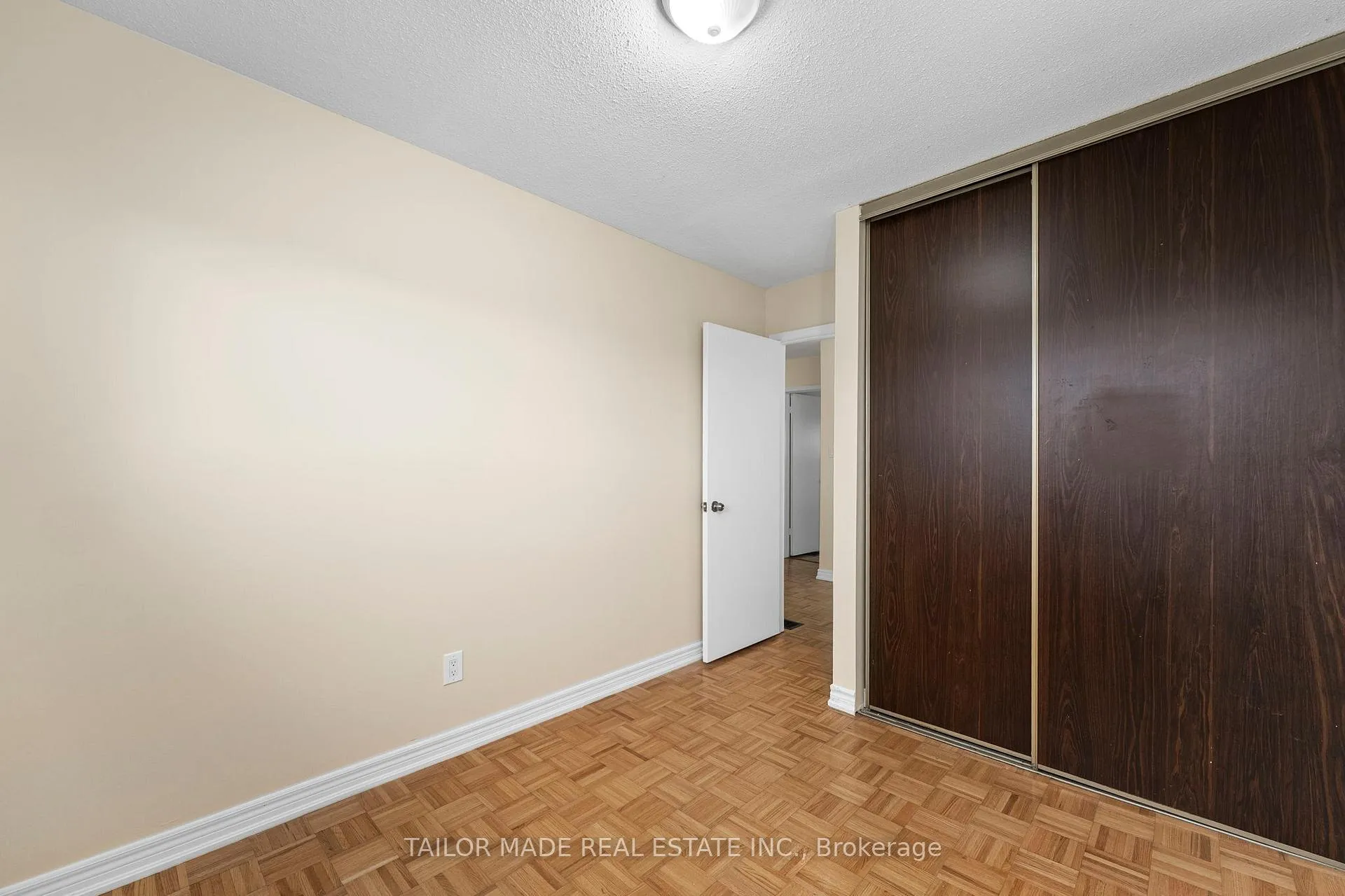 Photo 21 of 38 Collins Crescent, Brampton, Brampton North — HOMEH
