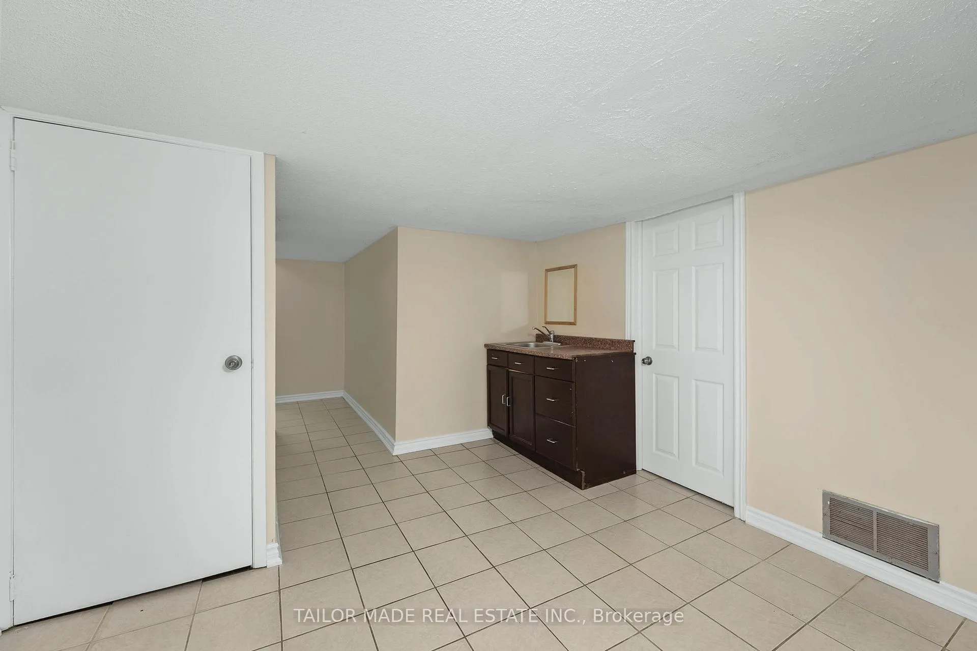 Photo 25 of 38 Collins Crescent, Brampton, Brampton North — HOMEH