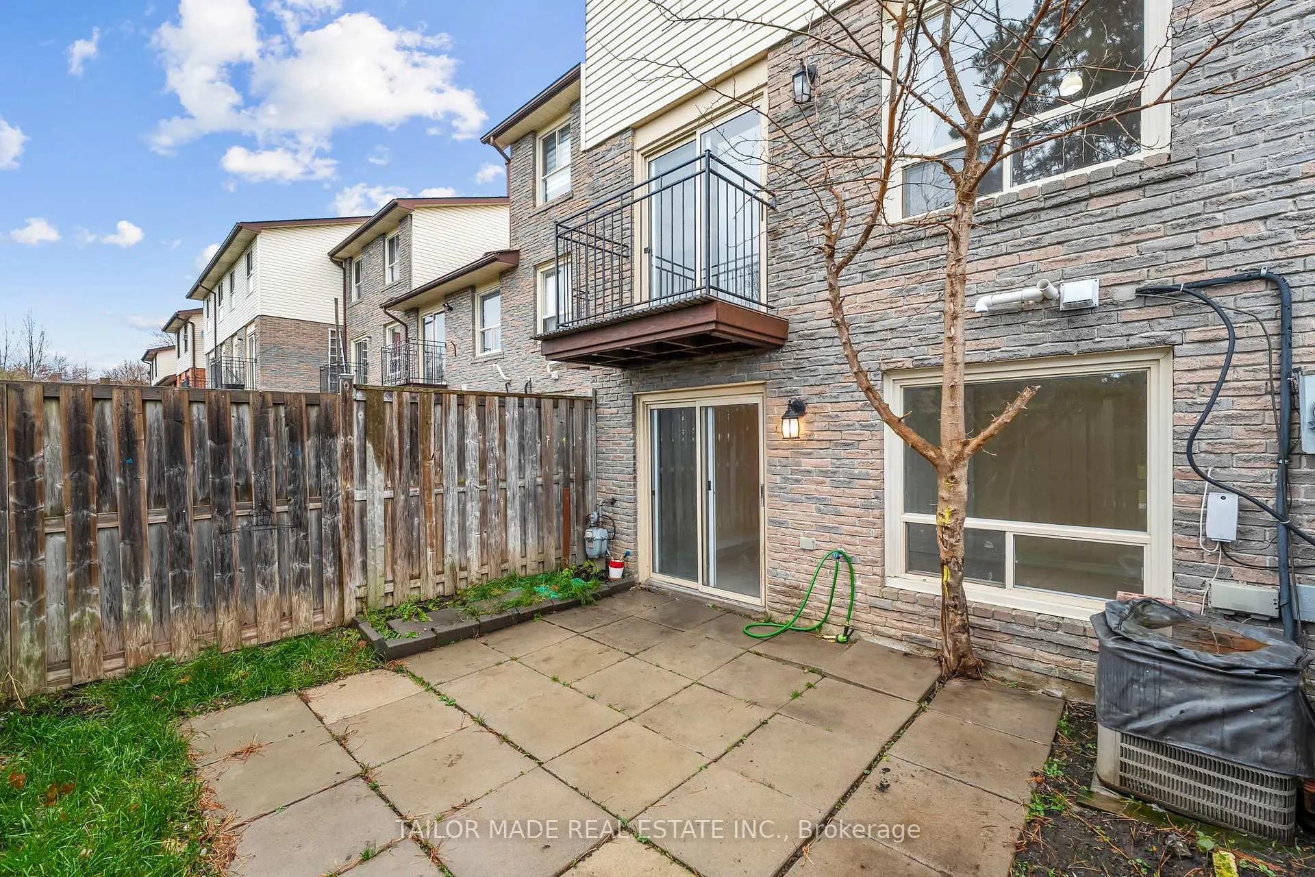 Photo 32 of 38 Collins Crescent, Brampton, Brampton North — HOMEH