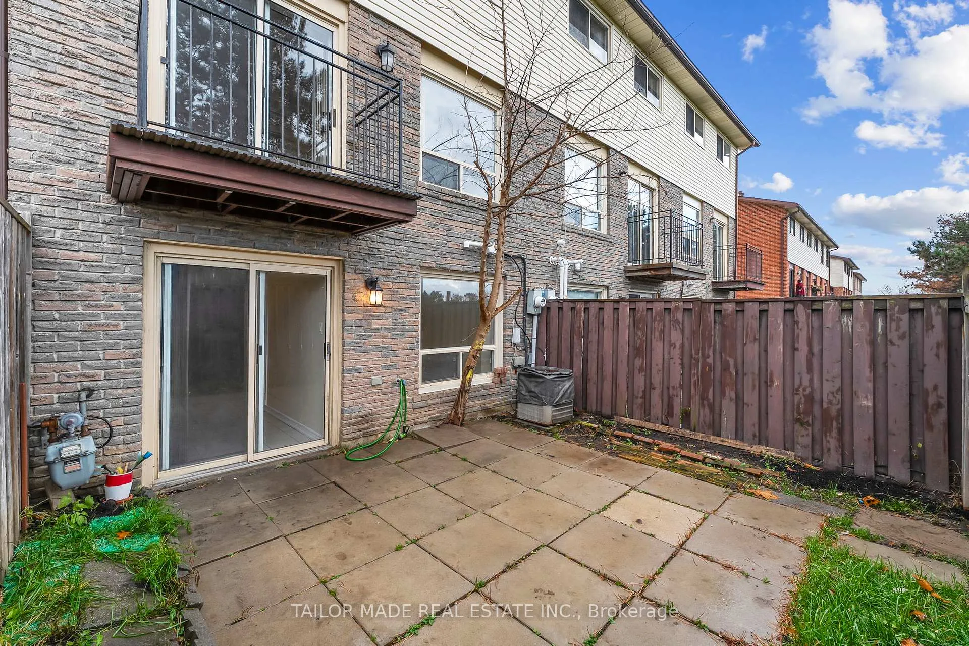 Photo 33 of 38 Collins Crescent, Brampton, Brampton North — HOMEH
