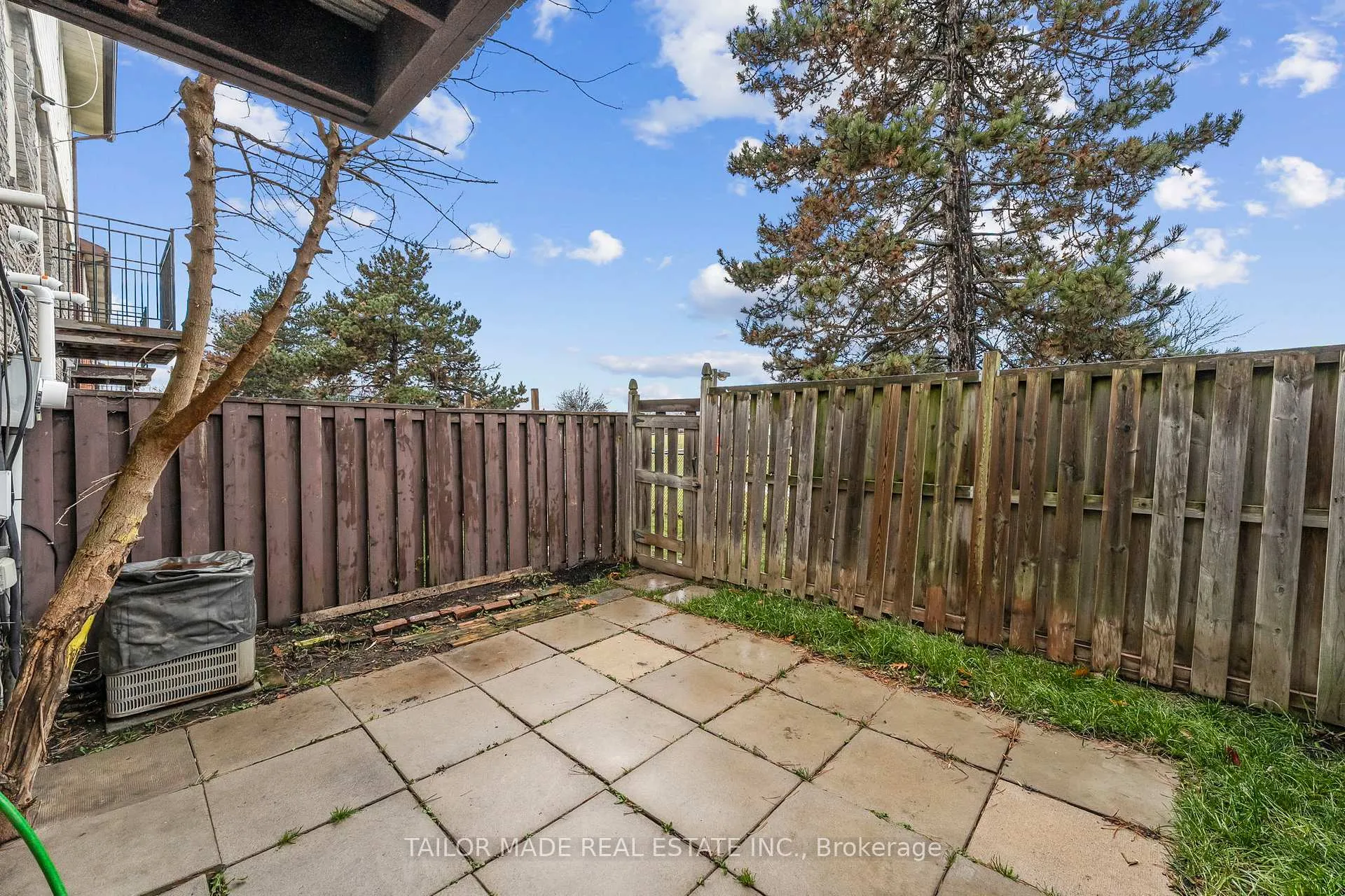 Photo 35 of 38 Collins Crescent, Brampton, Brampton North — HOMEH