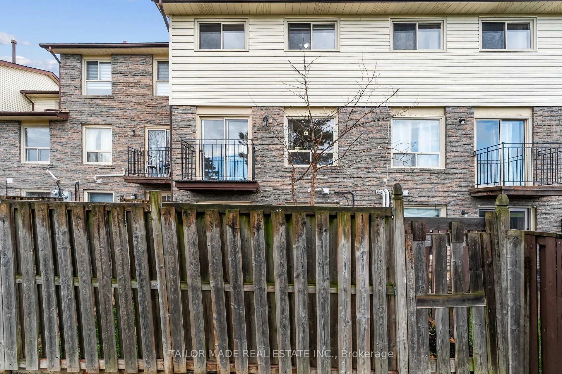 Photo 37 of 38 Collins Crescent, Brampton, Brampton North — HOMEH