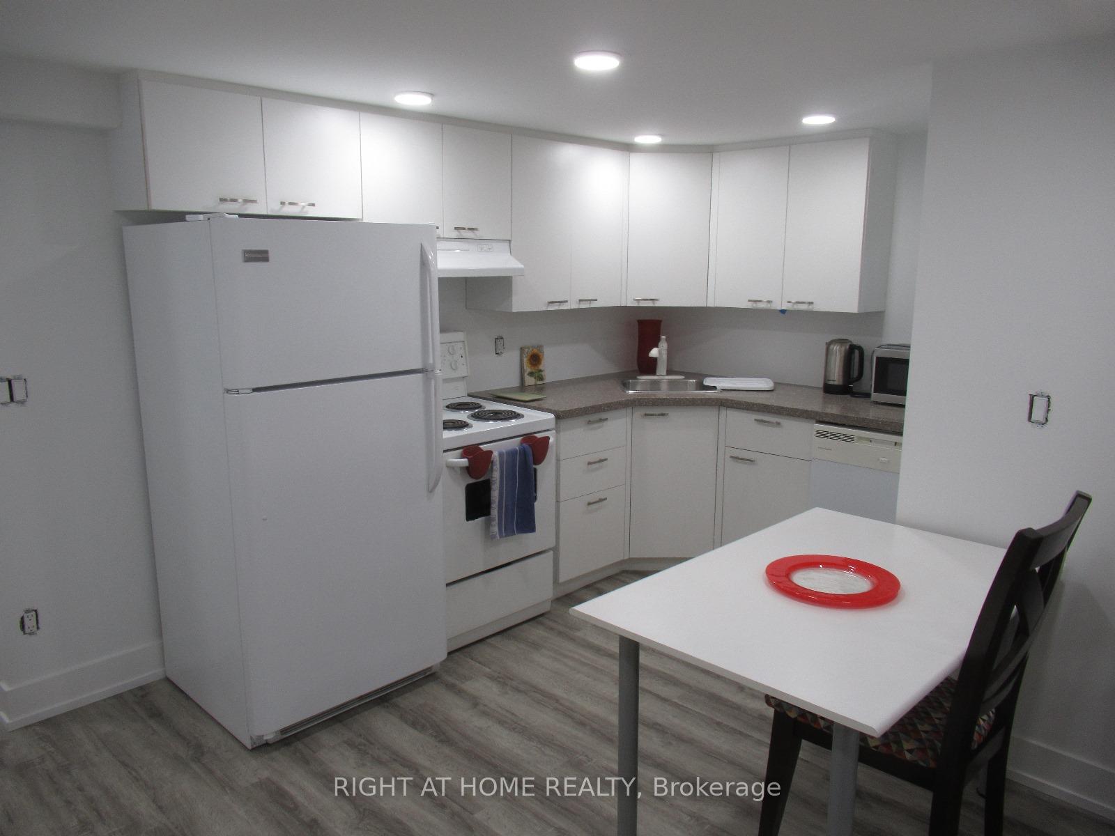 Front of Unit Lower, 272 Roxton Road