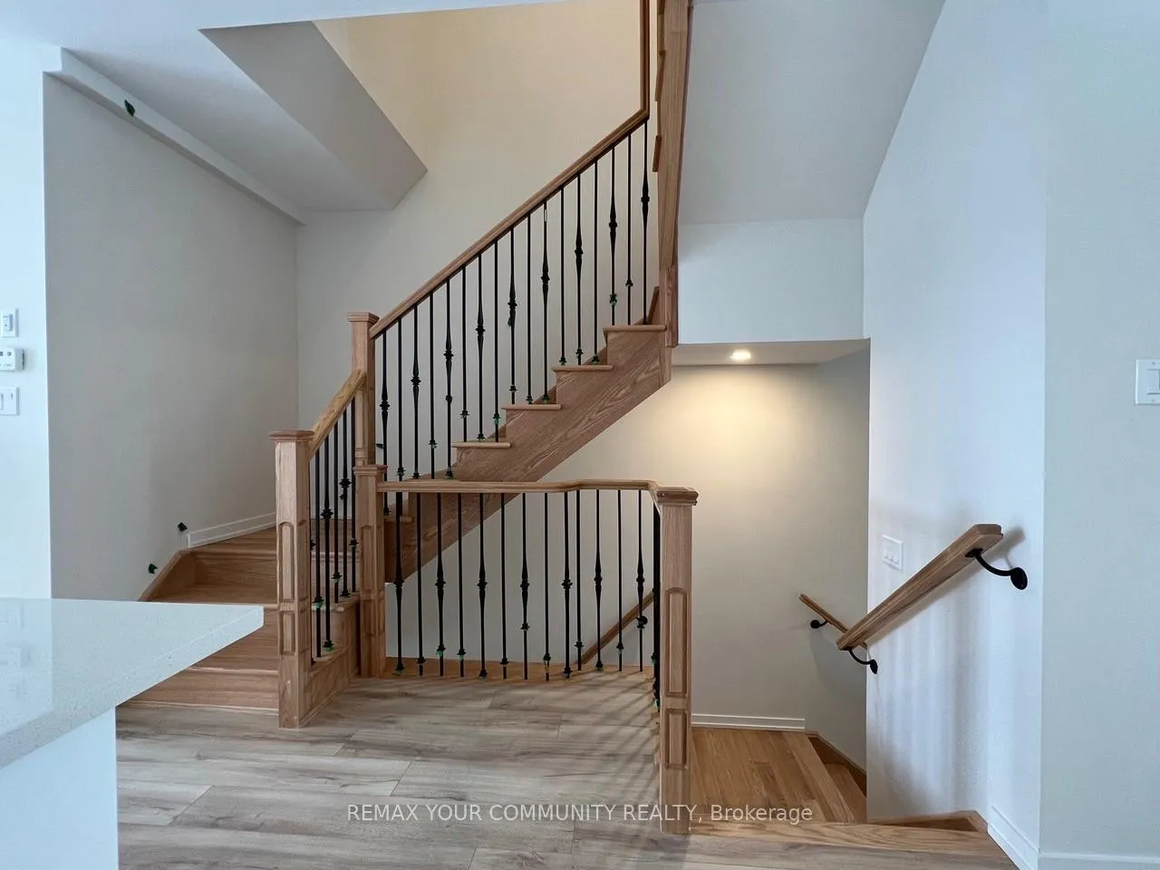 Photo 4 of 137 Rattenbury Road, Vaughan, Patterson — HOMEH