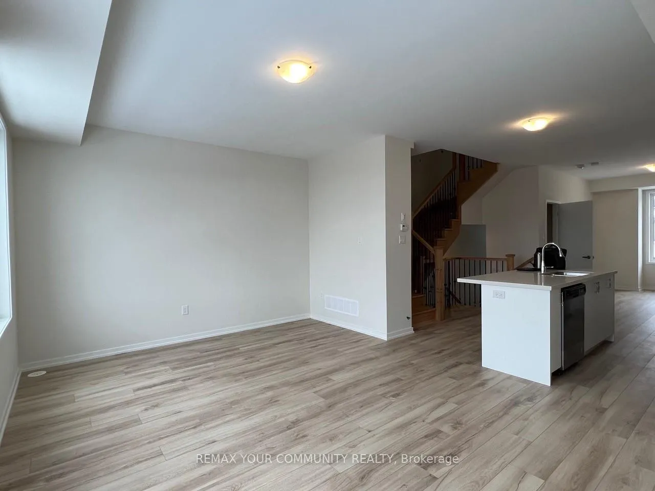 Photo 11 of 137 Rattenbury Road, Vaughan, Patterson — HOMEH