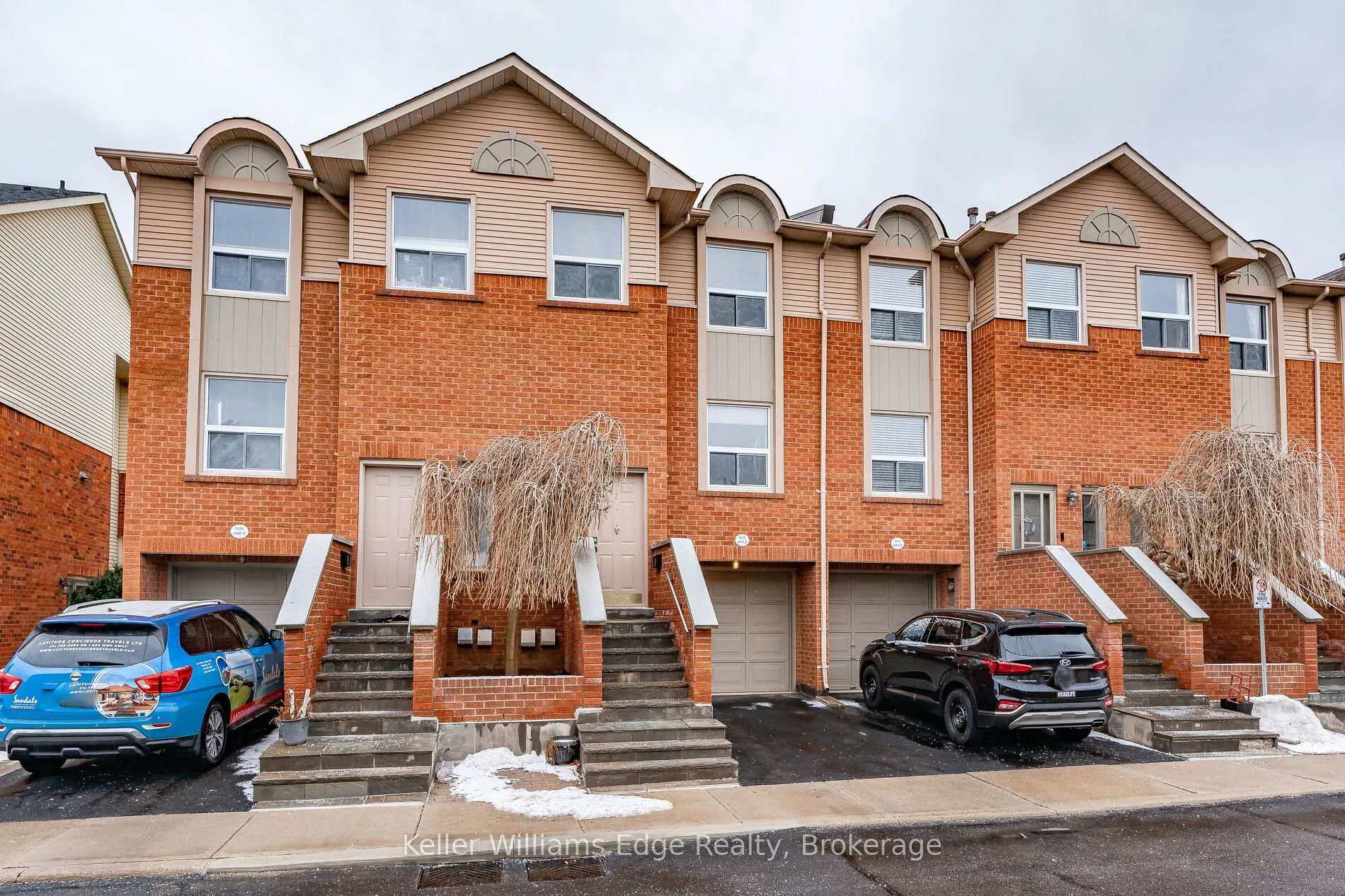 Photo 2 of Unit 2, 1570 Reeves Gate, Oakville, Glen Abbey — HOMEH