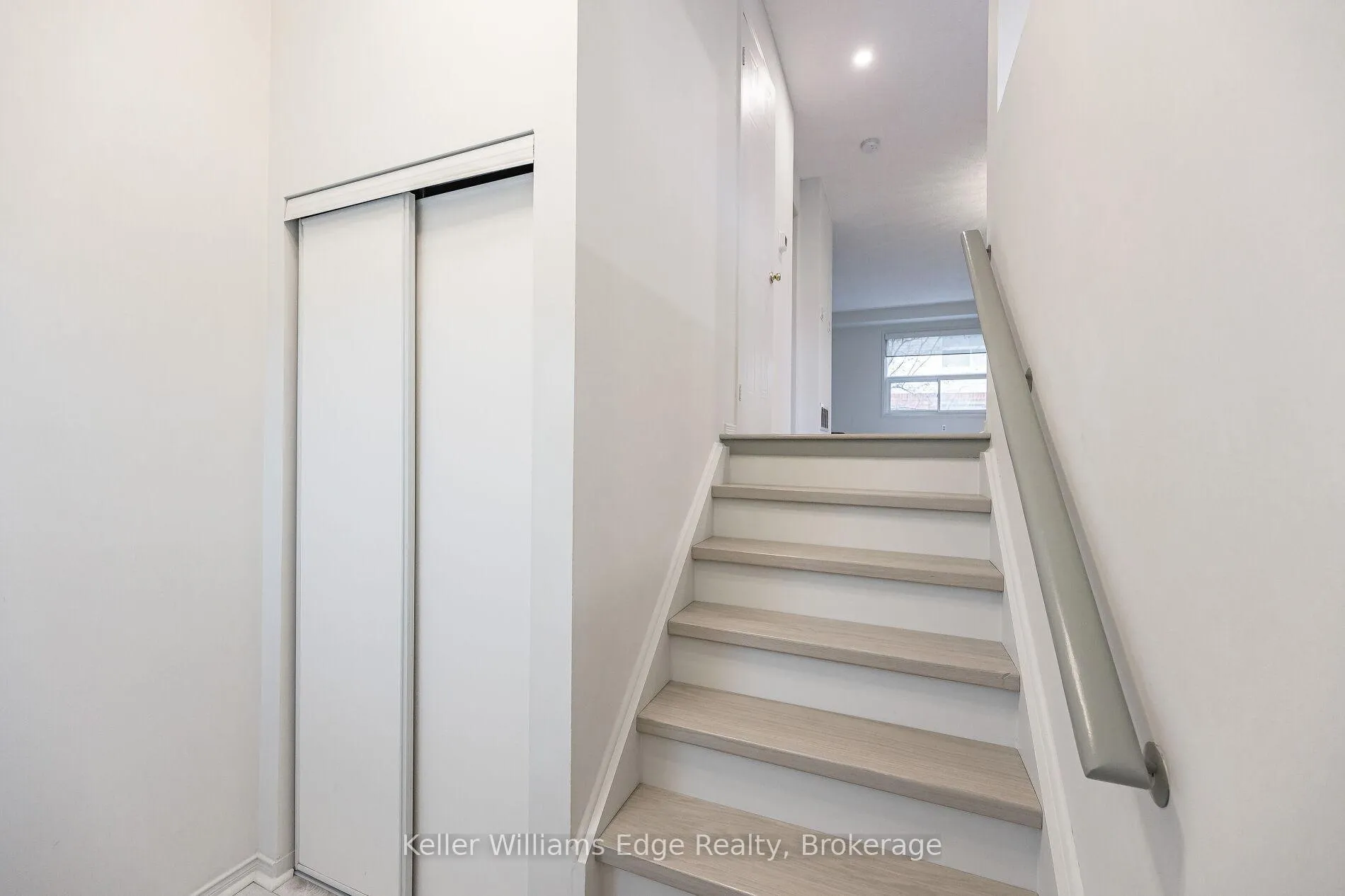 Photo 7 of Unit 2, 1570 Reeves Gate, Oakville, Glen Abbey — HOMEH