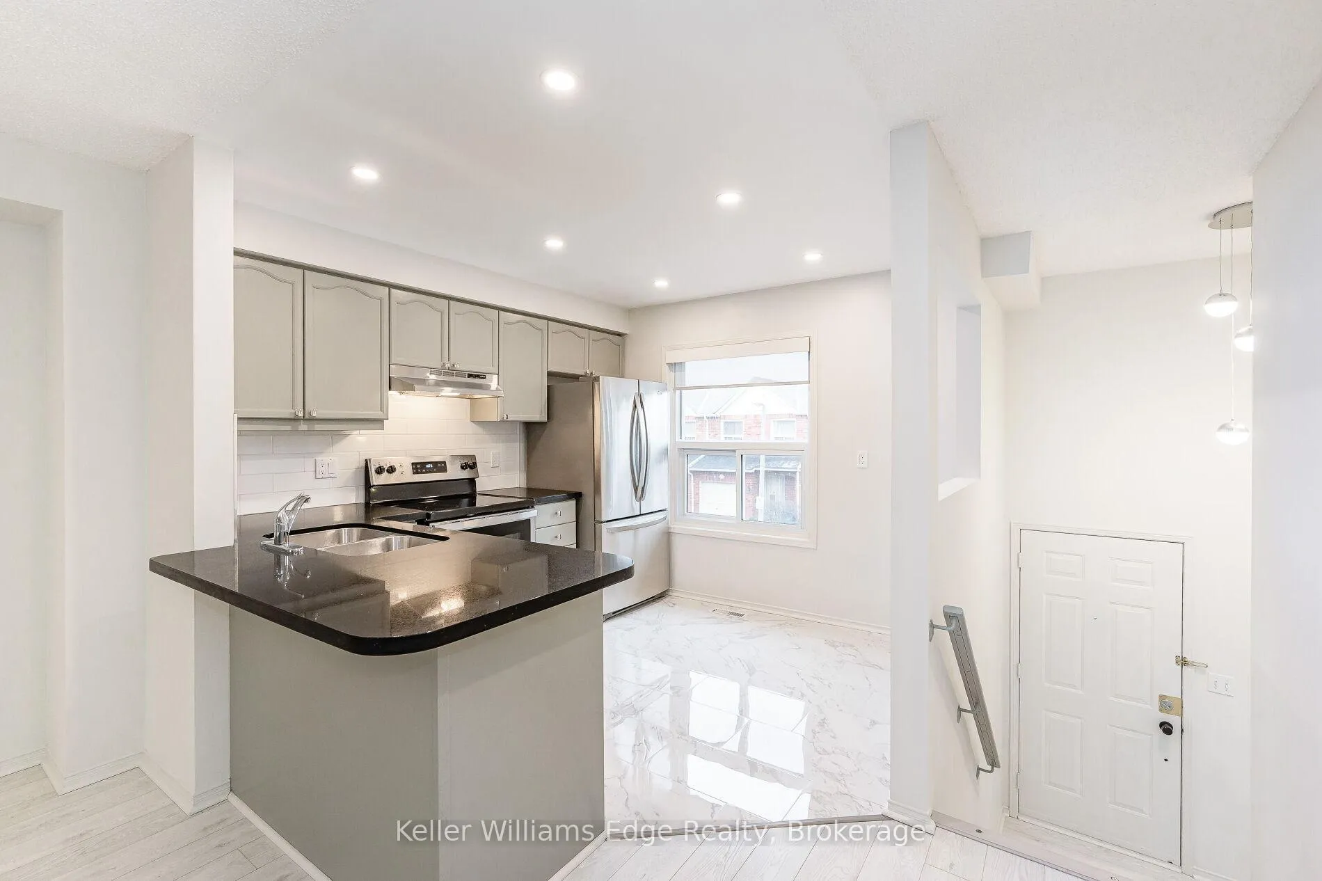 Photo 8 of Unit 2, 1570 Reeves Gate, Oakville, Glen Abbey — HOMEH