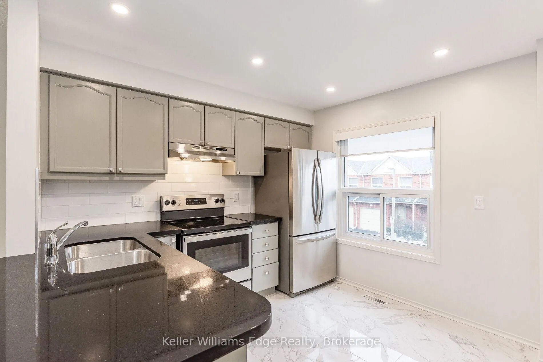 Photo 9 of Unit 2, 1570 Reeves Gate, Oakville, Glen Abbey — HOMEH