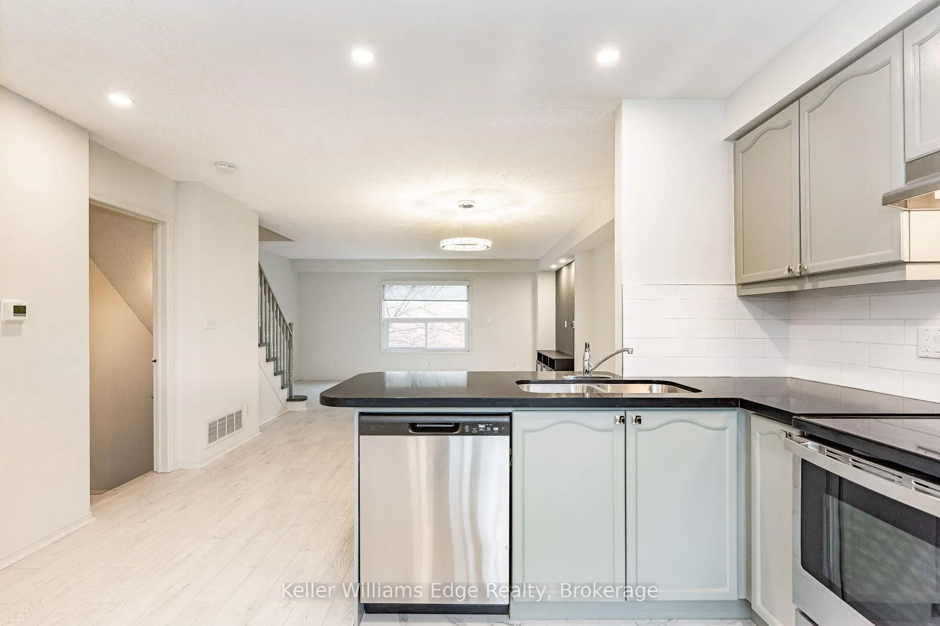 Photo 13 of Unit 2, 1570 Reeves Gate, Oakville, Glen Abbey — HOMEH