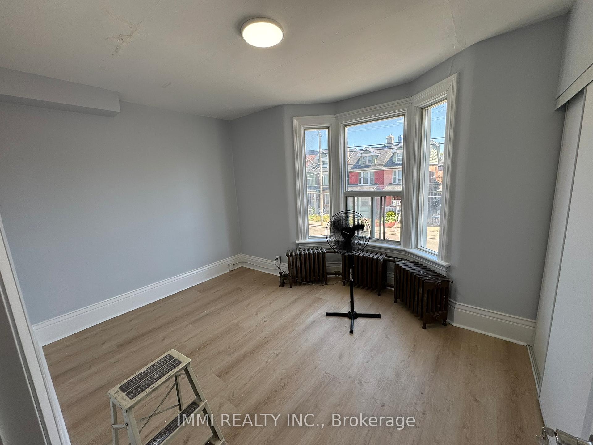 Photo 2 of 618 Bathurst Street, Toronto, Palmerston-Little Italy — HOMEH