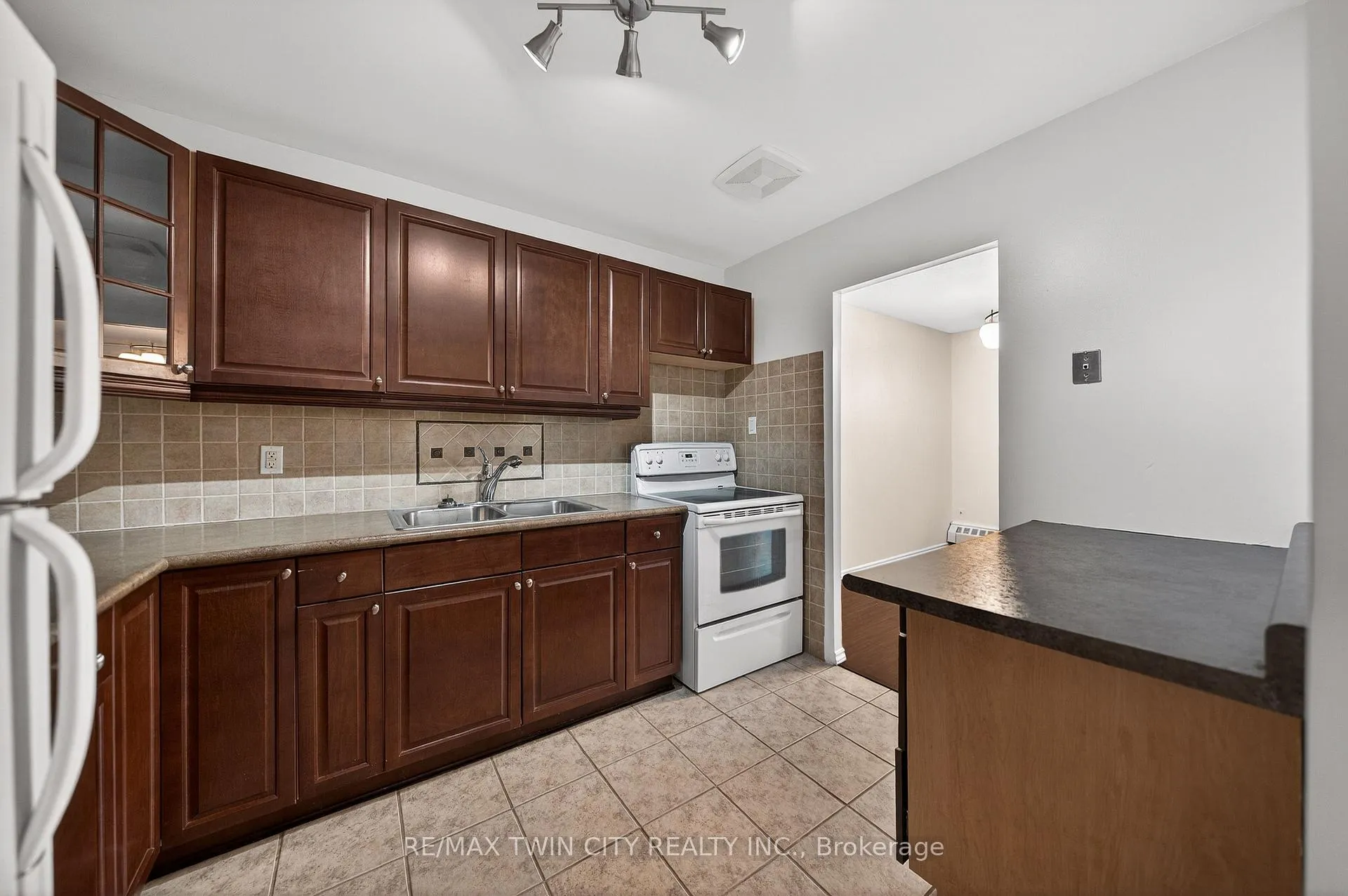 Photo 21 of Unit 605, 1100 Courtland Avenue E, Kitchener, Vanier - Kitchener — HOMEH