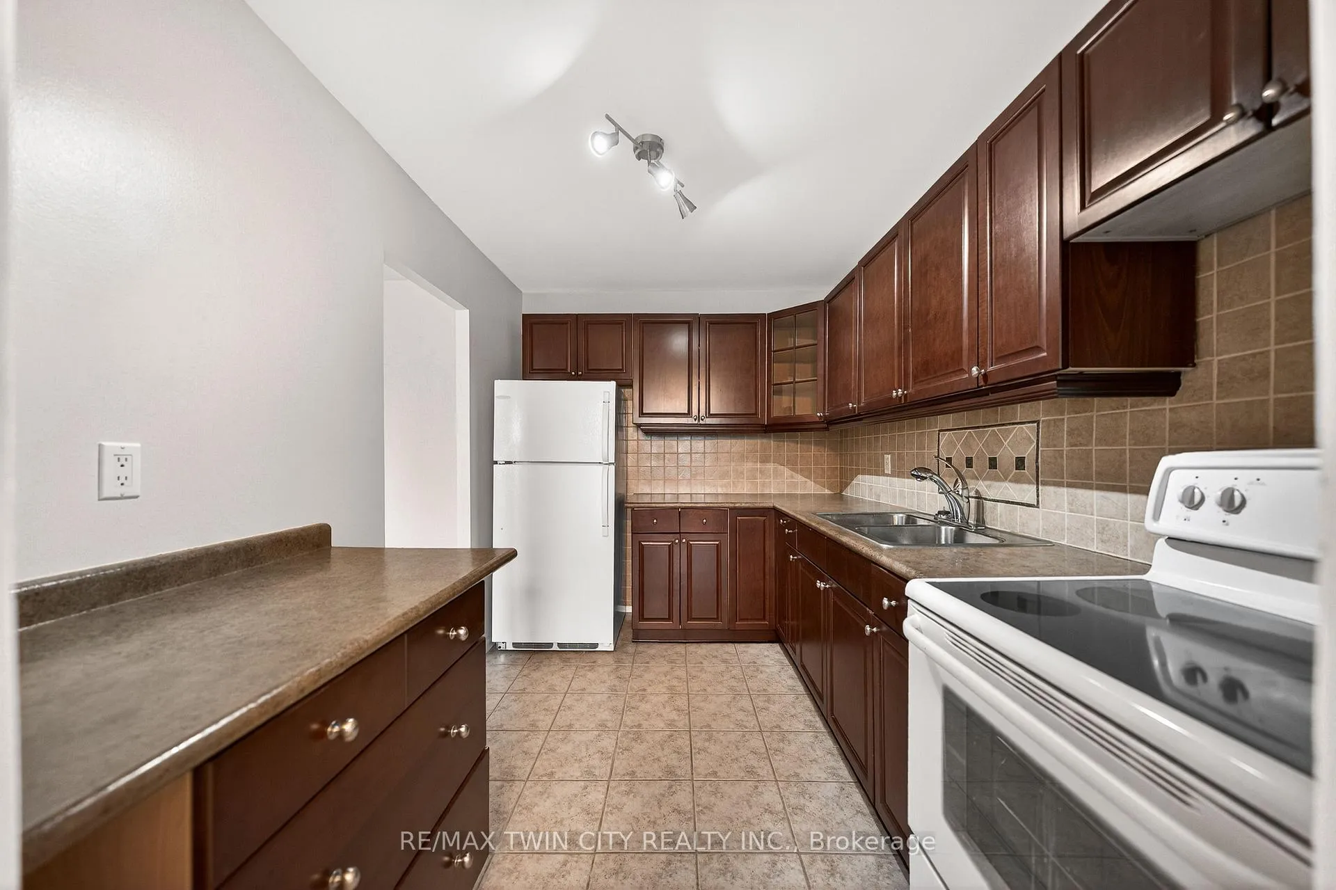 Photo 22 of Unit 605, 1100 Courtland Avenue E, Kitchener, Vanier - Kitchener — HOMEH