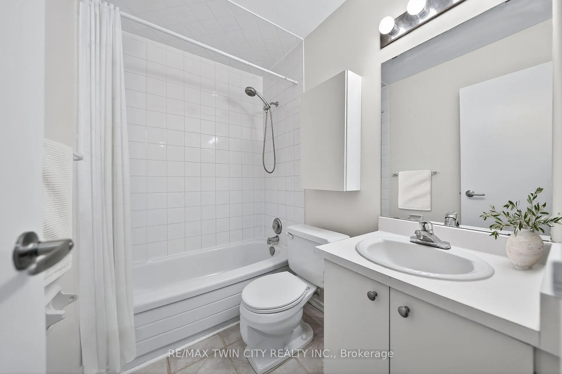 Photo 30 of Unit 605, 1100 Courtland Avenue E, Kitchener, Vanier - Kitchener — HOMEH