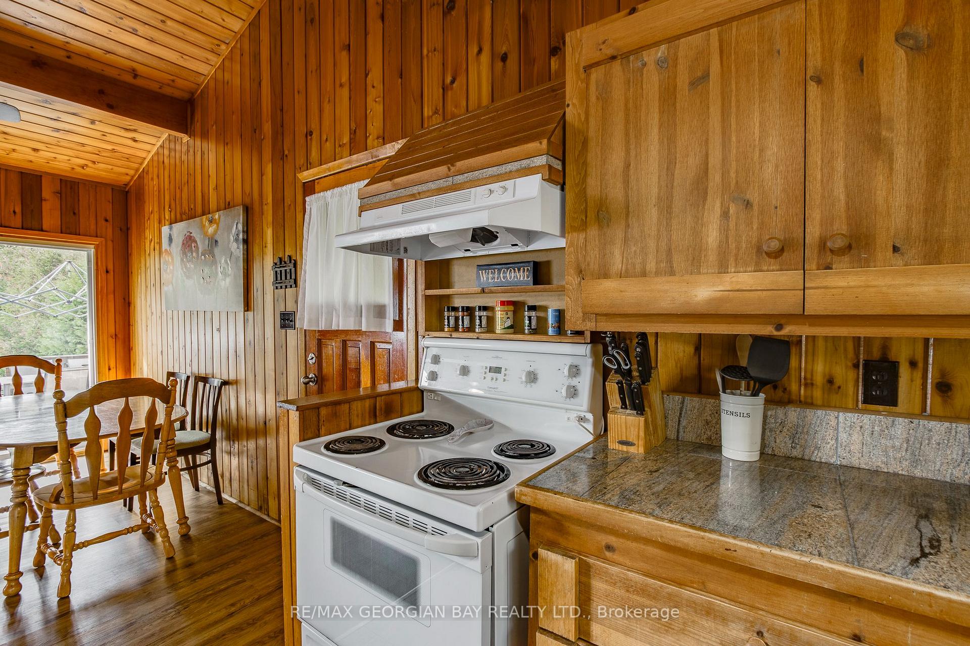 Photo 11 of 69 Albert Avenue, Tiny, Rural Tiny — HOMEH