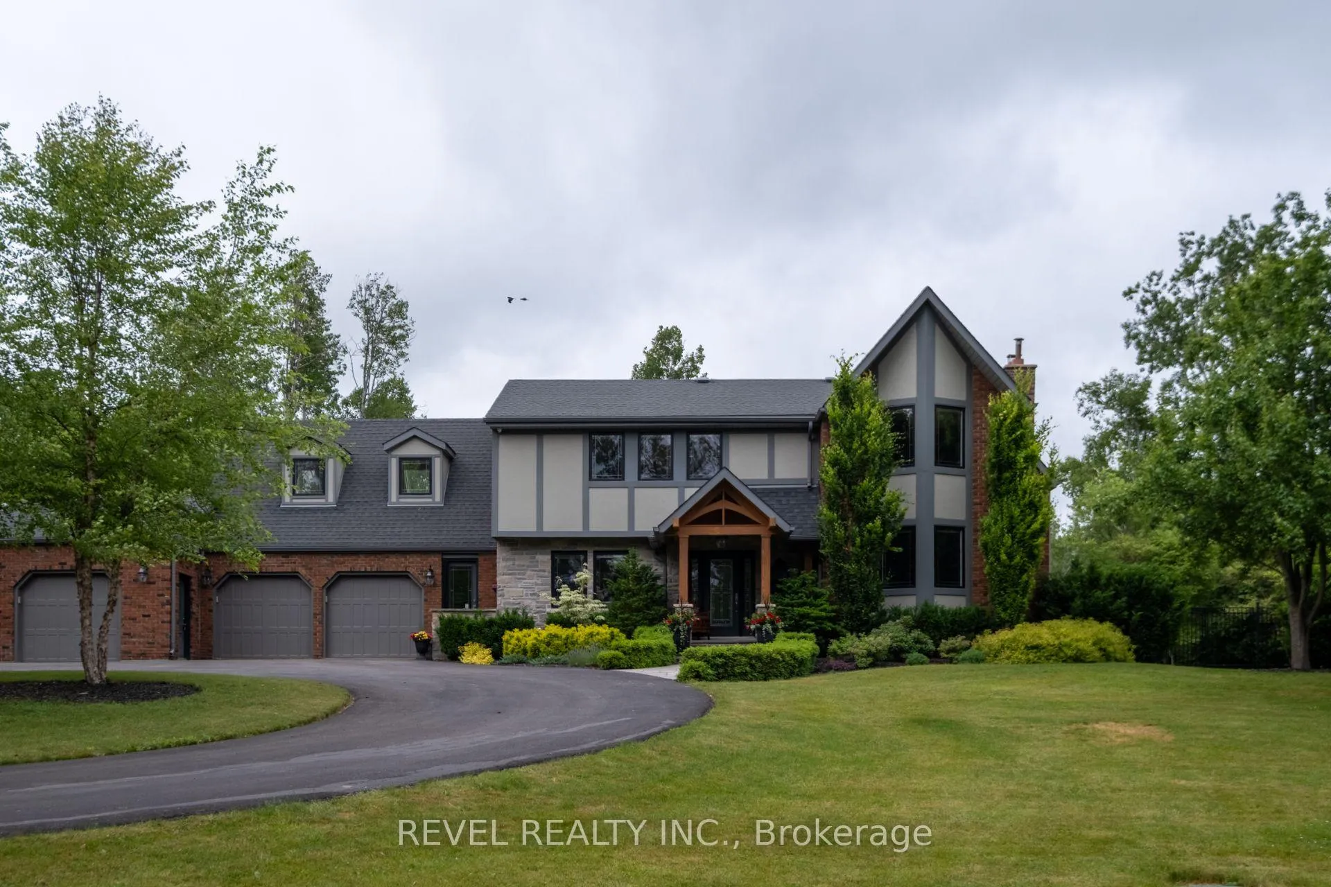 Photo 1 of 32 Cedar Drive, Caledon, Rural Caledon — HOMEH