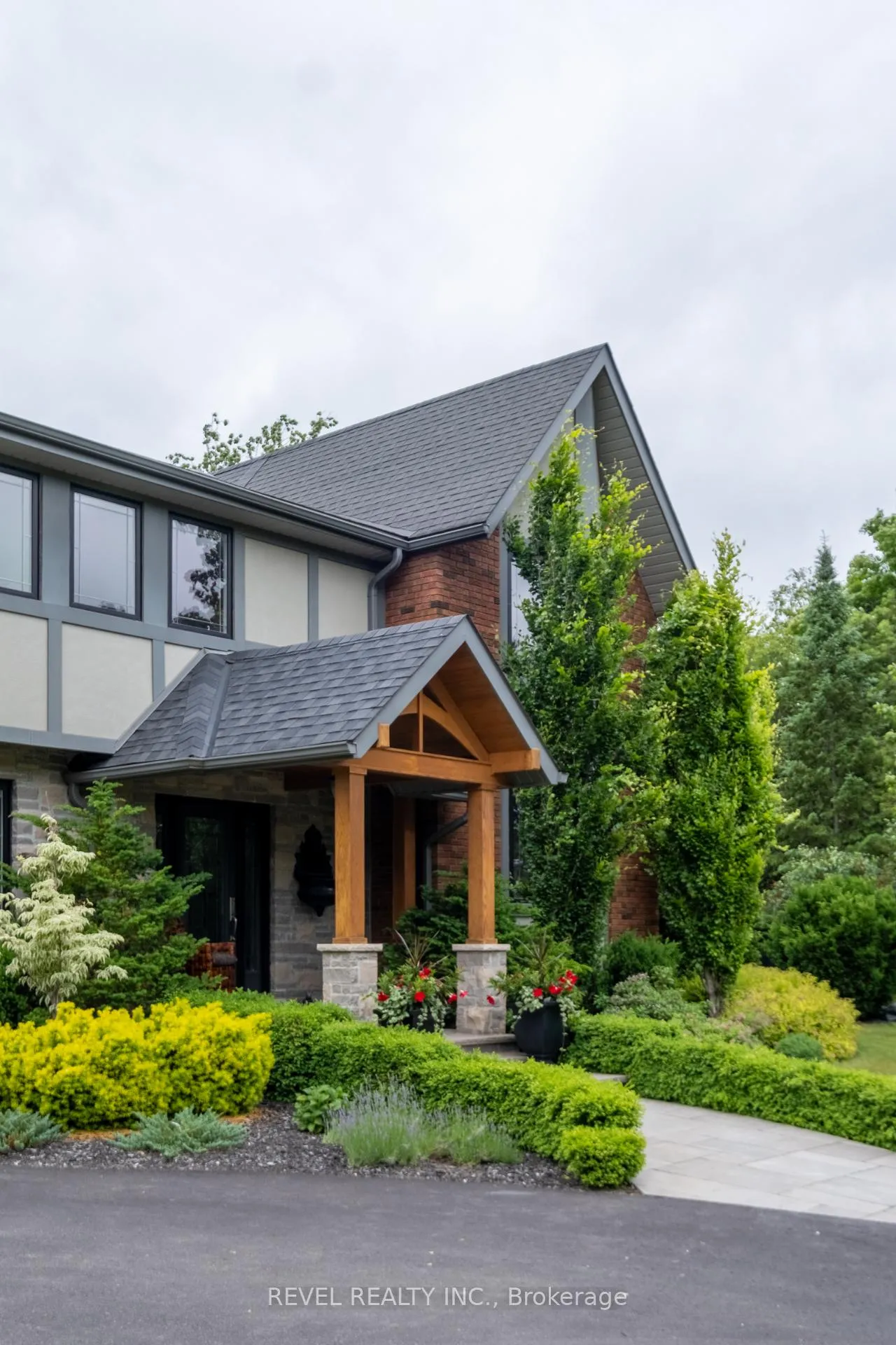 Photo 2 of 32 Cedar Drive, Caledon, Rural Caledon — HOMEH