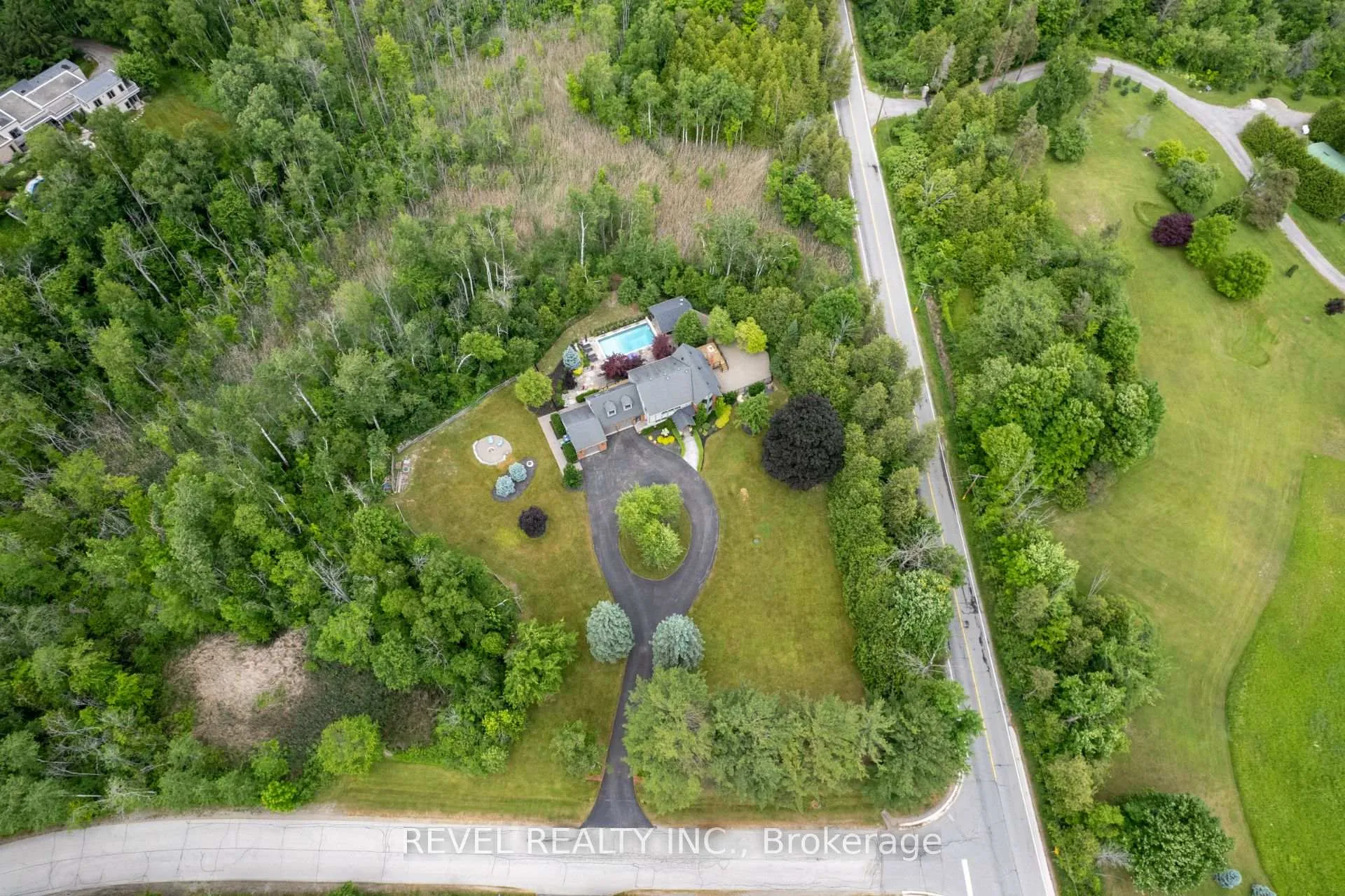 Photo 3 of 32 Cedar Drive, Caledon, Rural Caledon — HOMEH