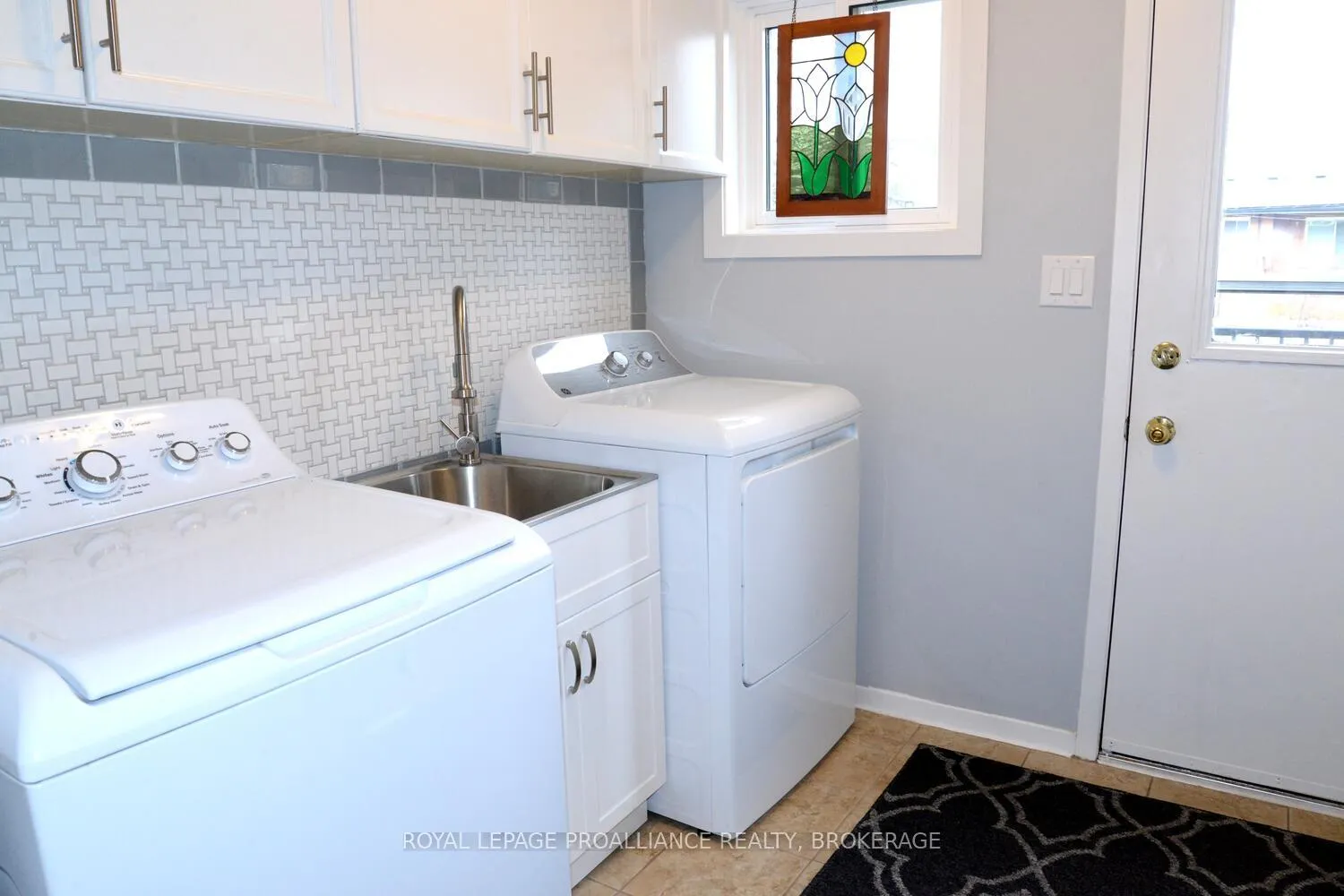 Photo 19 of 59 Glencoe Crescent, Kingston, West of Sir John A. Blvd — HOMEH
